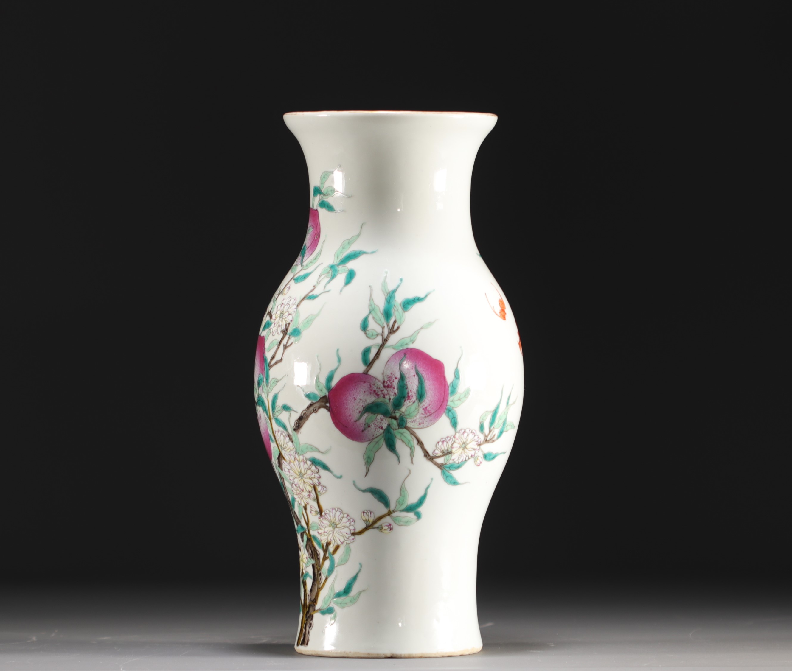 China - Porcelain vase with nine peaches design, famille rose, Qing period. - Image 4 of 7