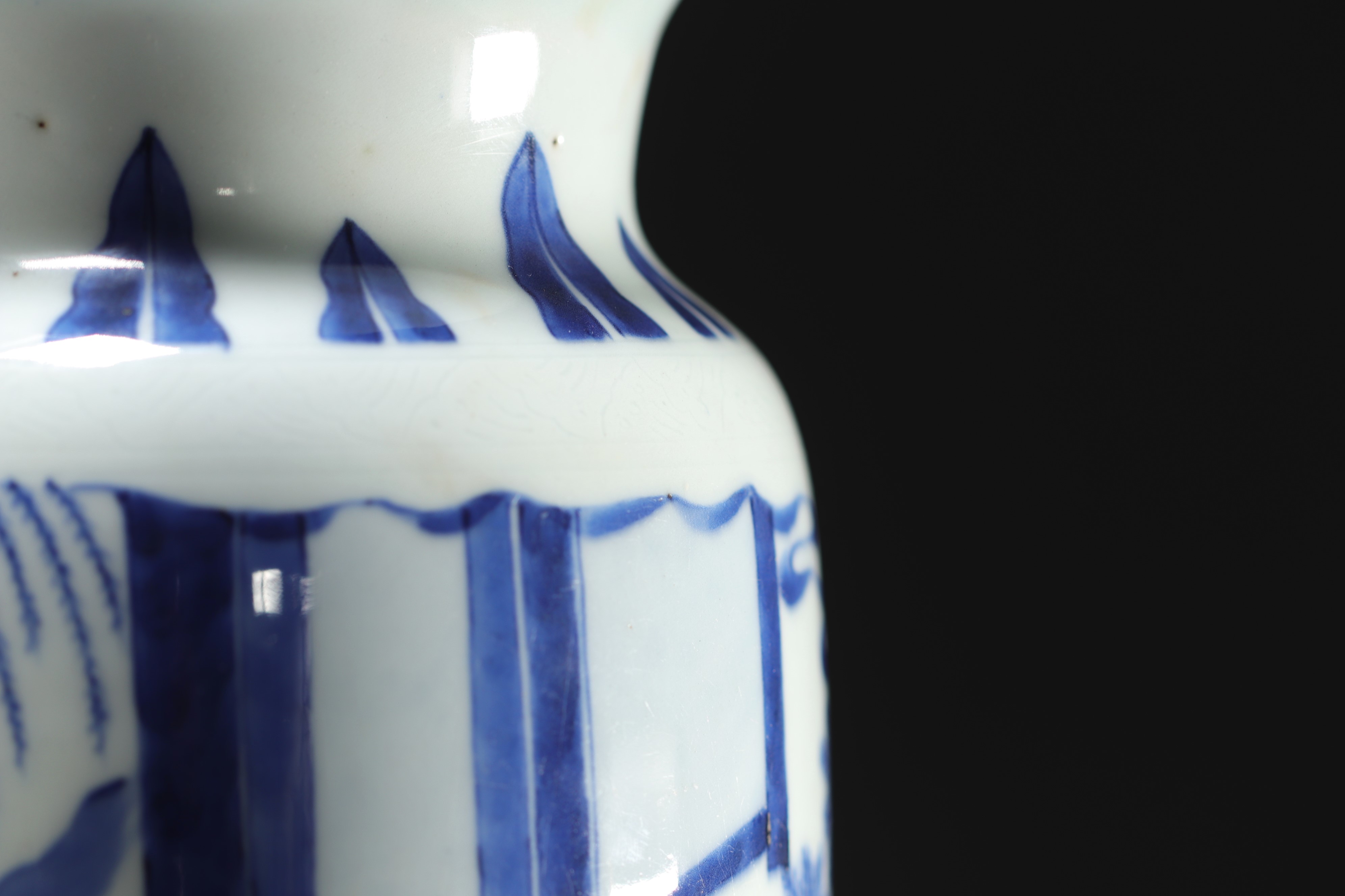 China - Large blue-white porcelain vase with figures, Transition period. - Image 9 of 9