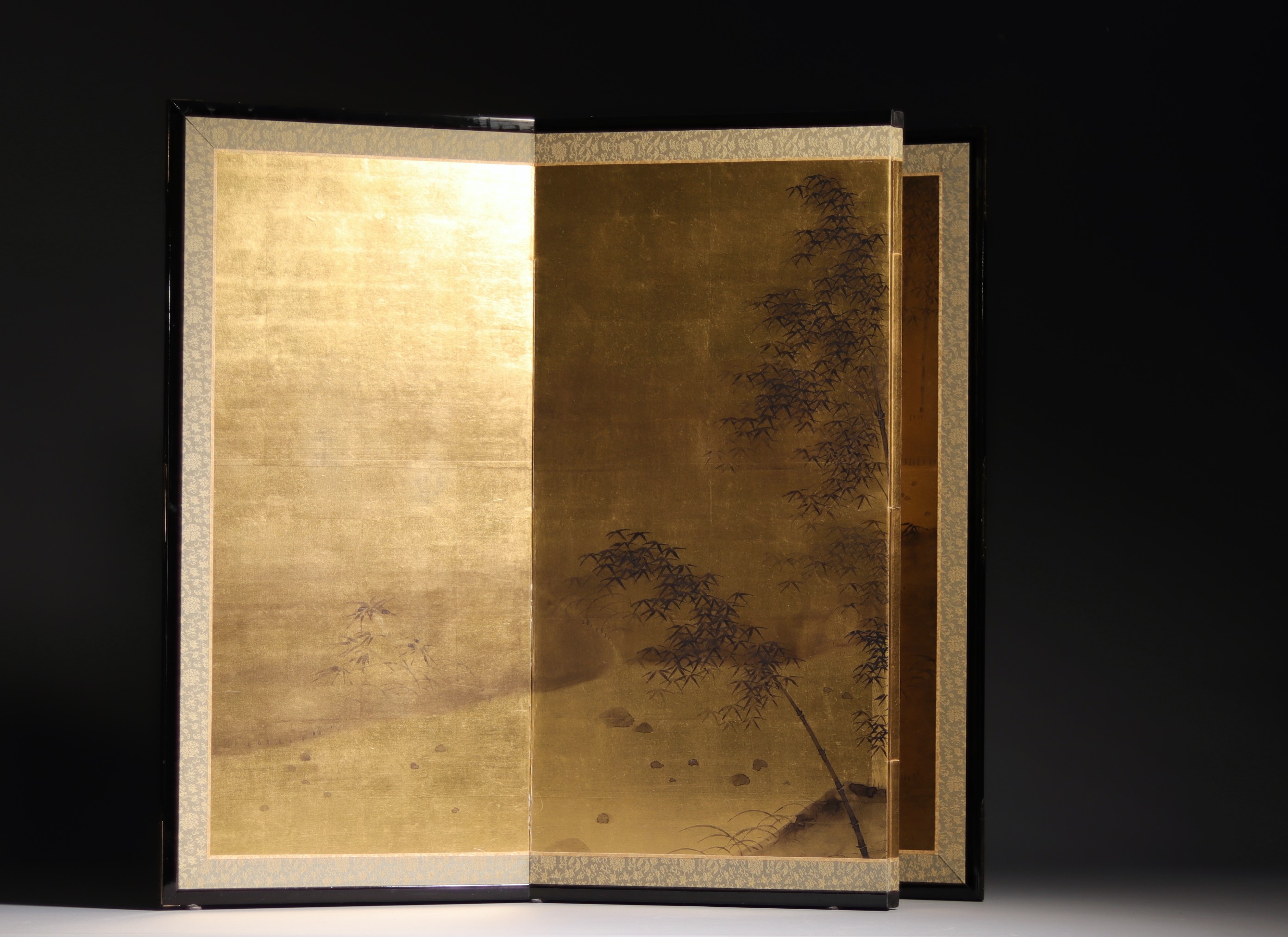 Japan - Gilded folding screen with bamboo landscape. - Image 2 of 4