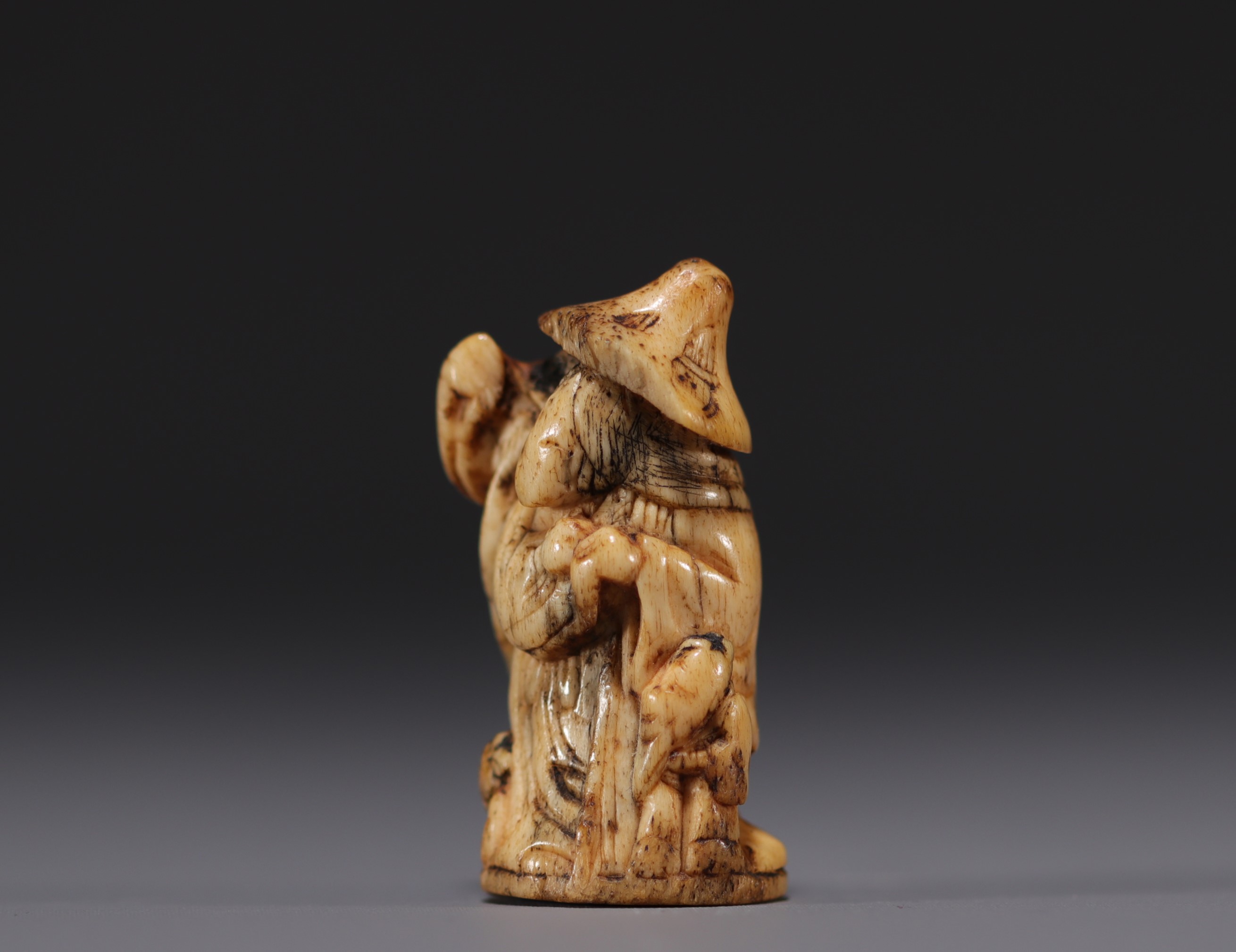 Japan - Netsuke, bone figure, 18th century. - Image 2 of 4