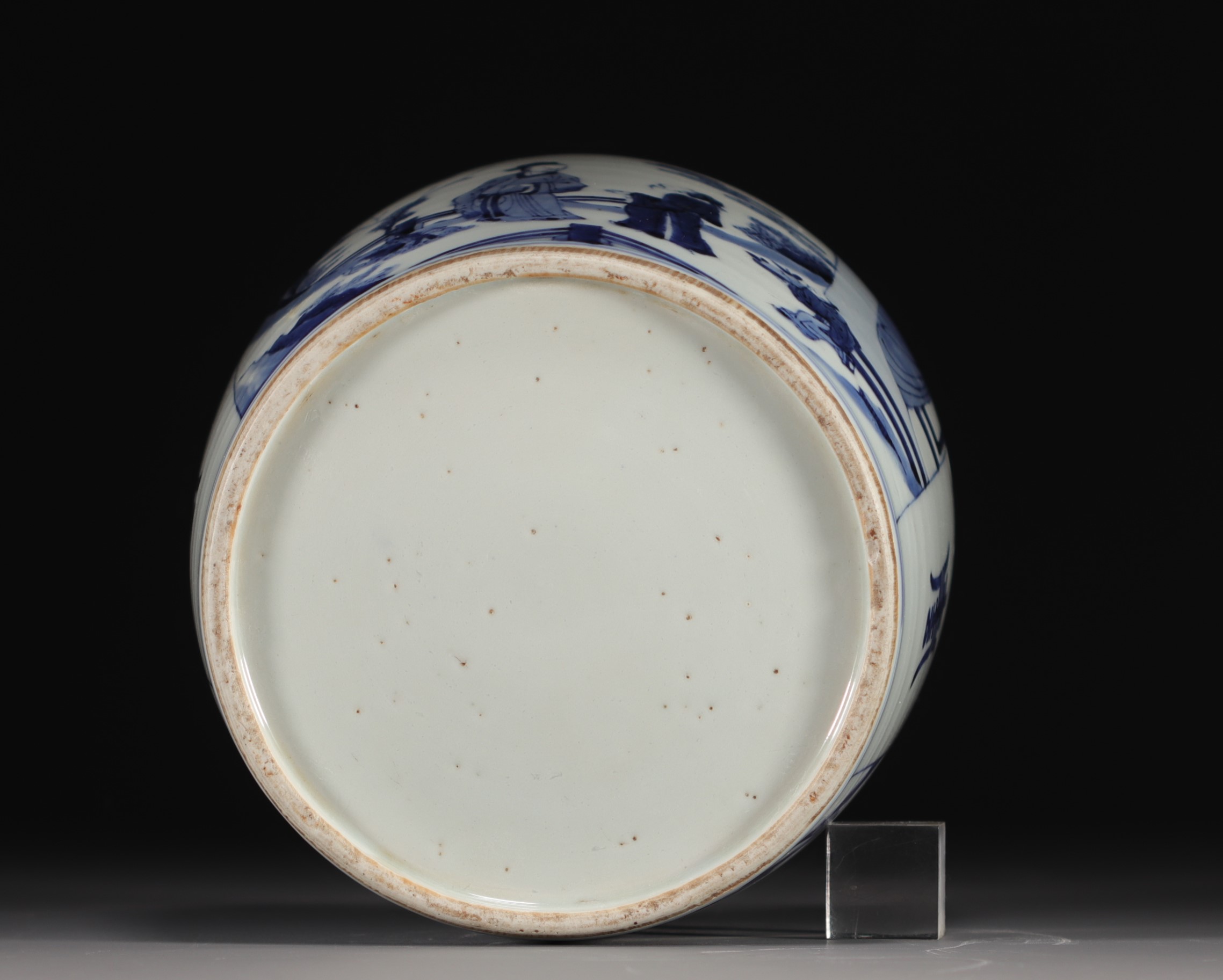 China - Perfume burner in blue porcelain with figures, 18th century. - Image 5 of 7