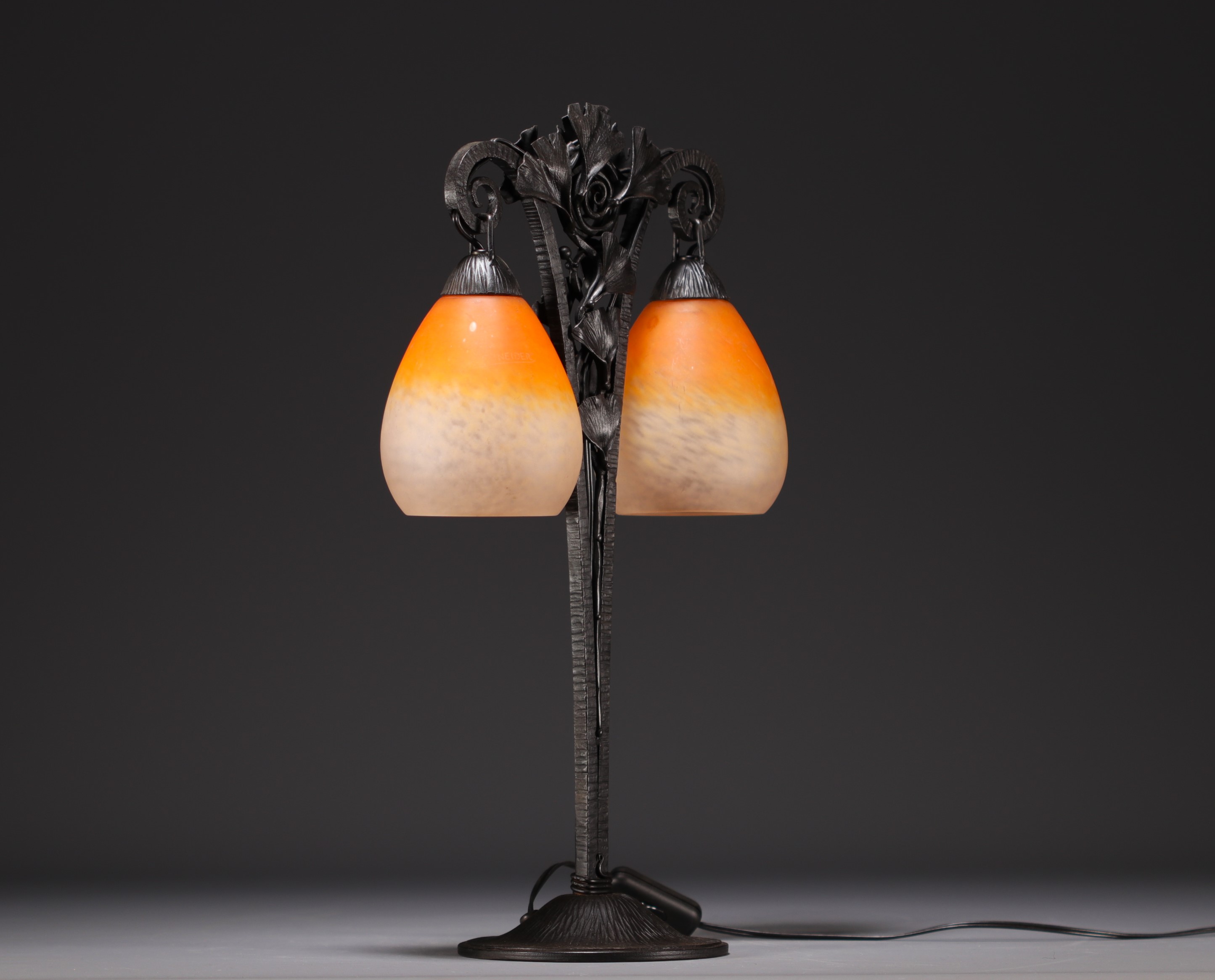 Charles SCHNEIDER (1881-1953) - Shaded glass table lamp, wrought iron base decorated with Ginkgo bil - Image 3 of 5