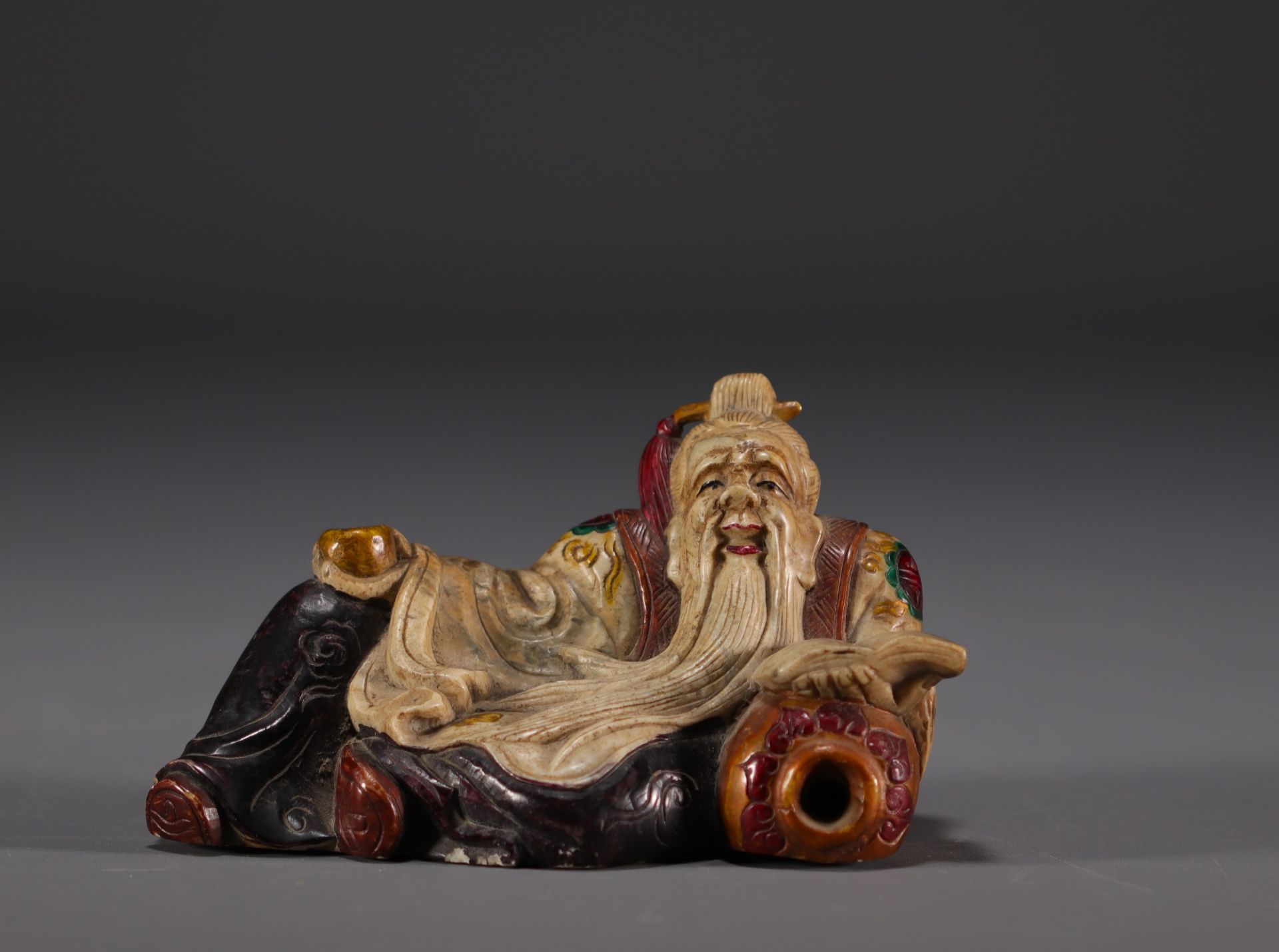China - Polychrome stone sculpture of a Dignitary on a wooden base. - Bild 3 aus 4