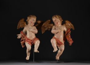Pair of cherubs in polychrome carved wood, 18th century.