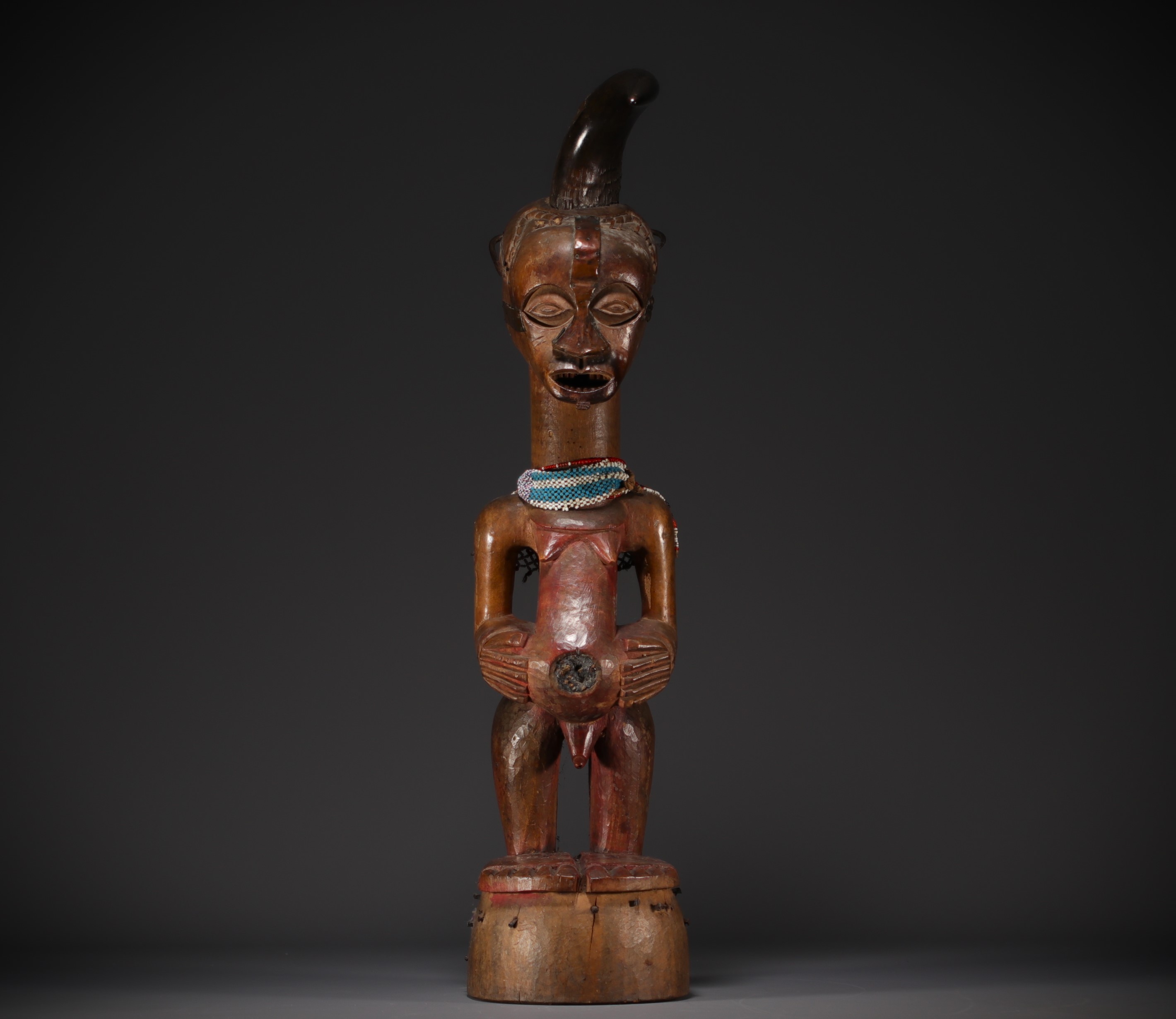 Important SONGYE male statue from the TSHOFA region, collected around 1900. - Image 2 of 9