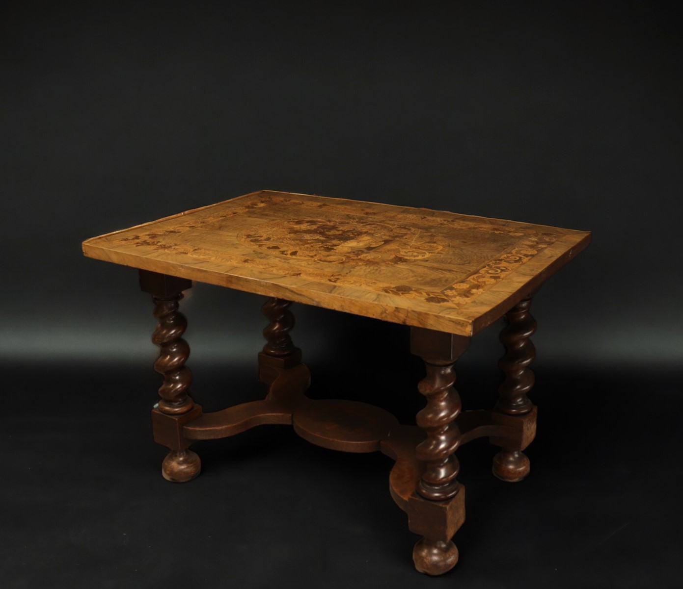 Louis XIII style centre table in veneered marquetry. - Image 3 of 3