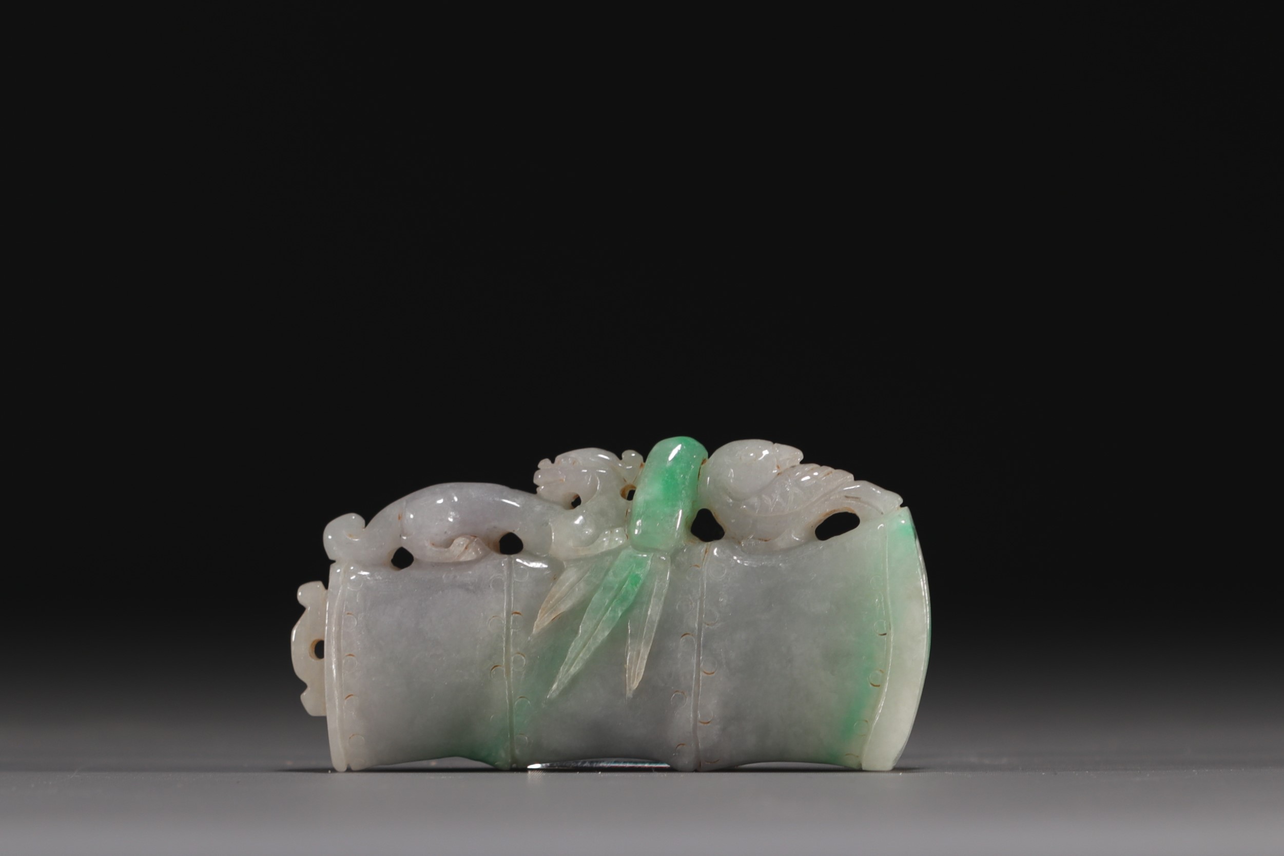China - Carved jade with dragon and phoenix decoration, Qing period. - Image 2 of 2