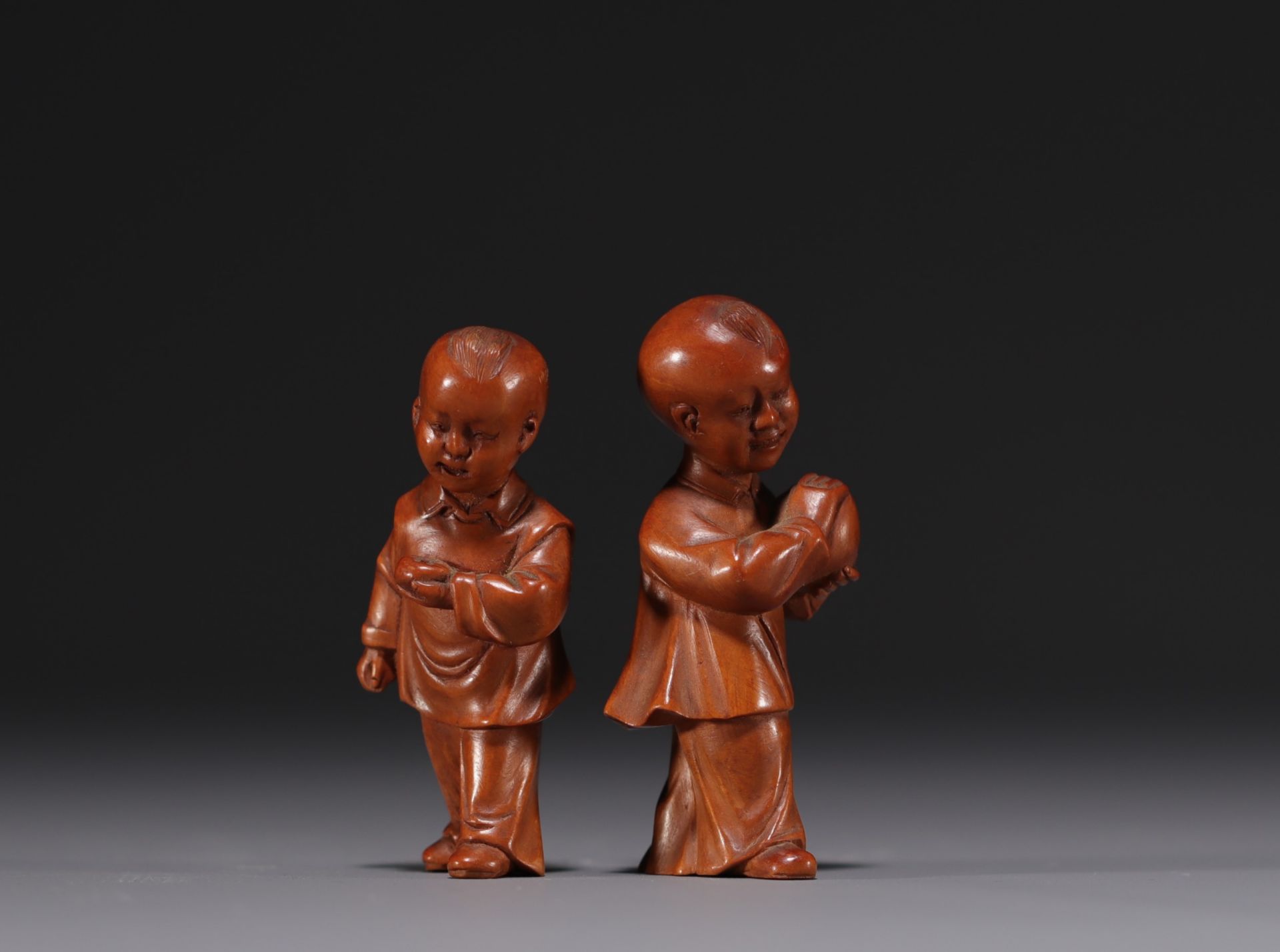 China - Couple of boxwood children, circa 1900/20. - Bild 2 aus 3