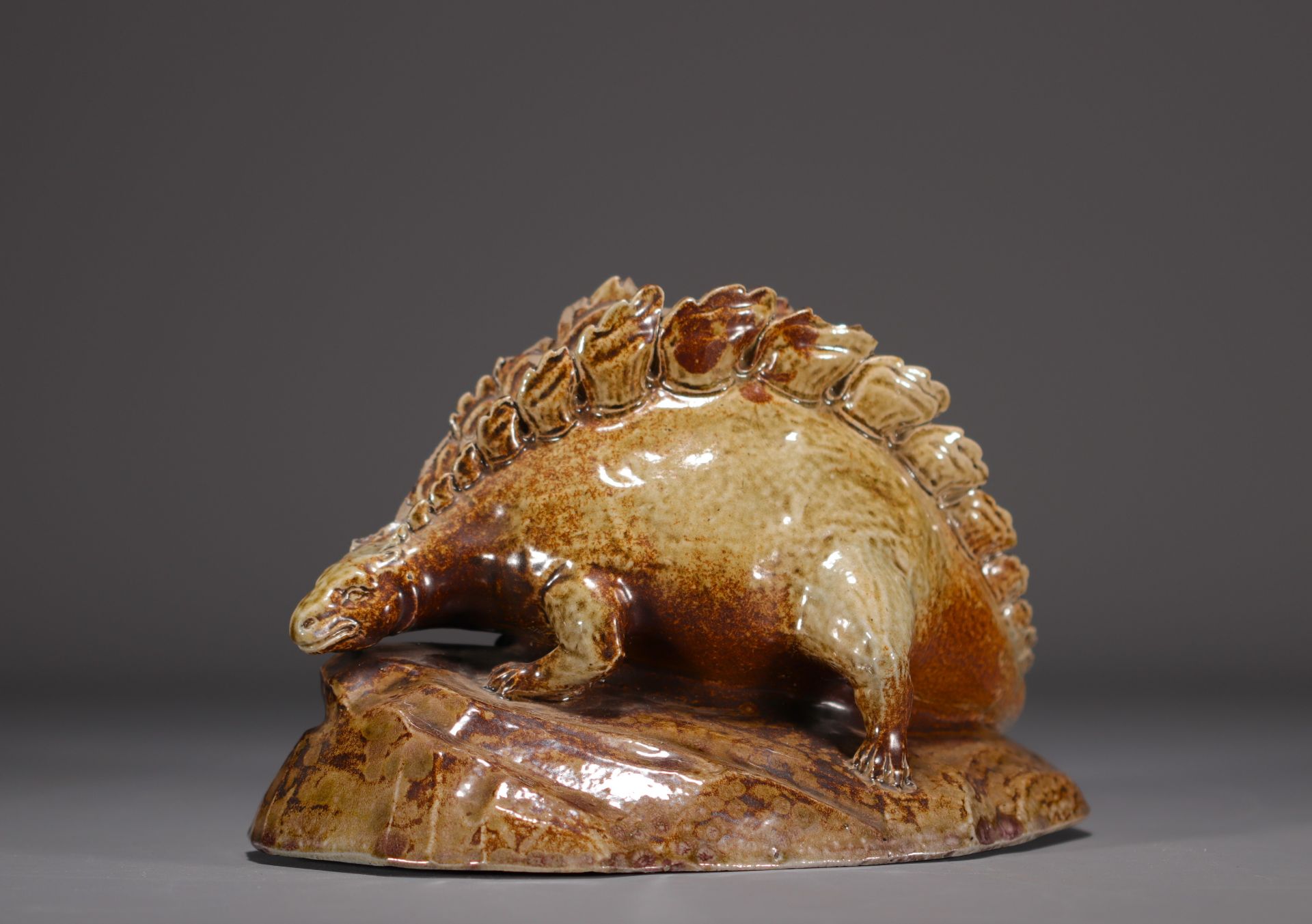 K. FACHSCHULE "Dinosaur" Sculpture in glazed stoneware. - Bild 2 aus 6