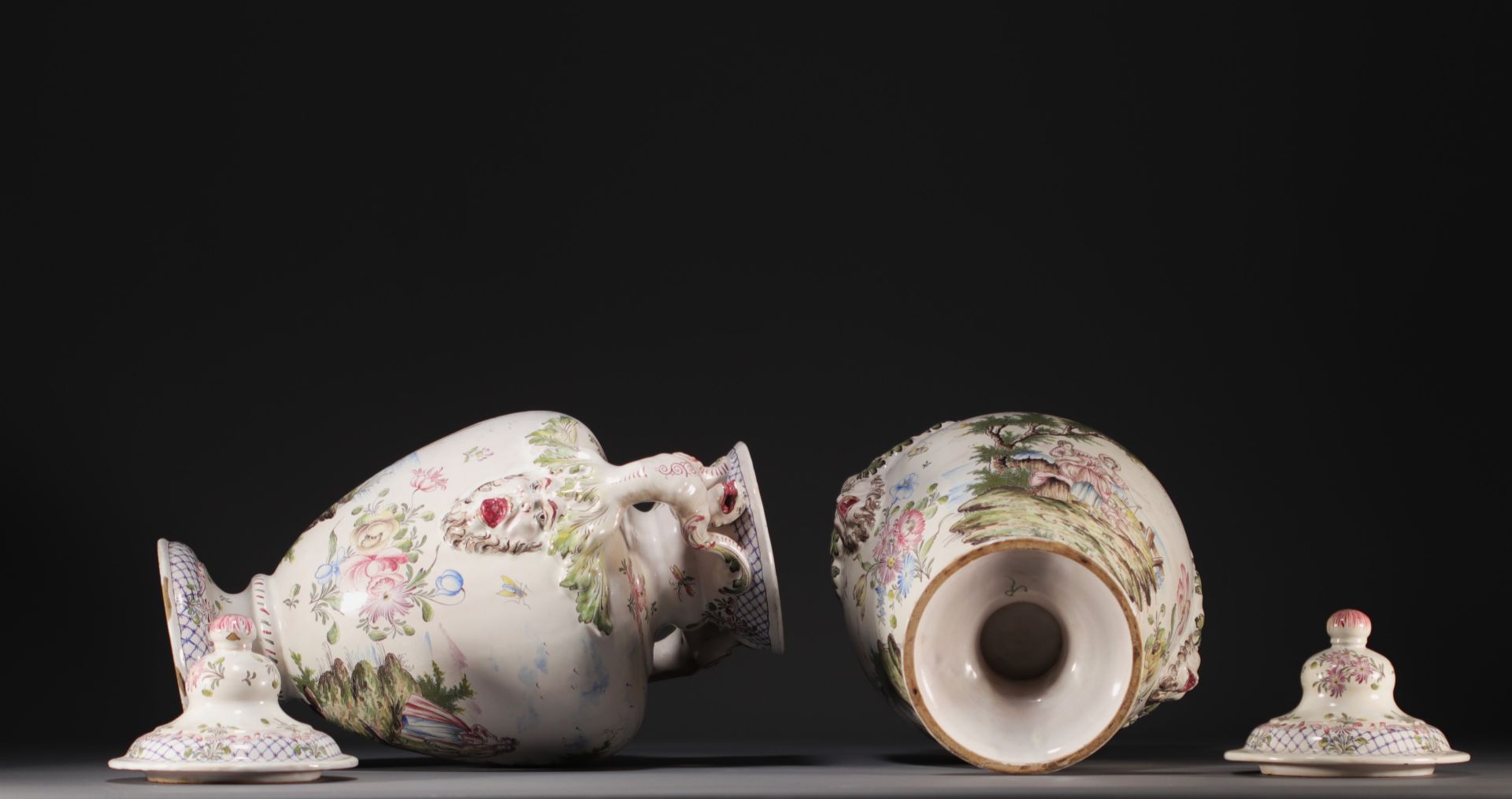 Pair of covered vases in Marseille earthenware, marked JR for Joseph ROBERT(?). - Bild 4 aus 4