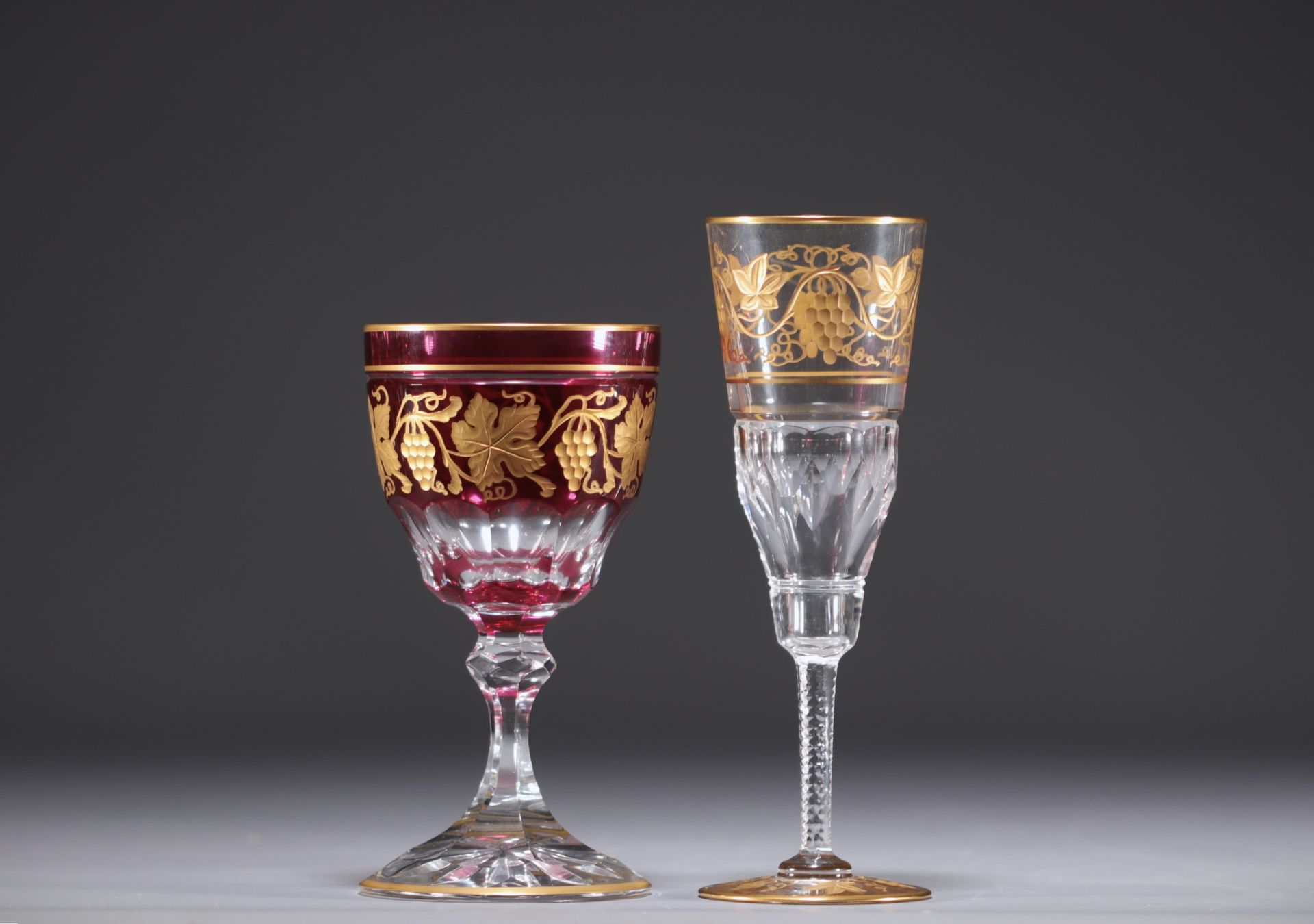 Val Saint Lambert - Set of 24 Pampre d'or pattern water glasses, signed. - Image 2 of 6