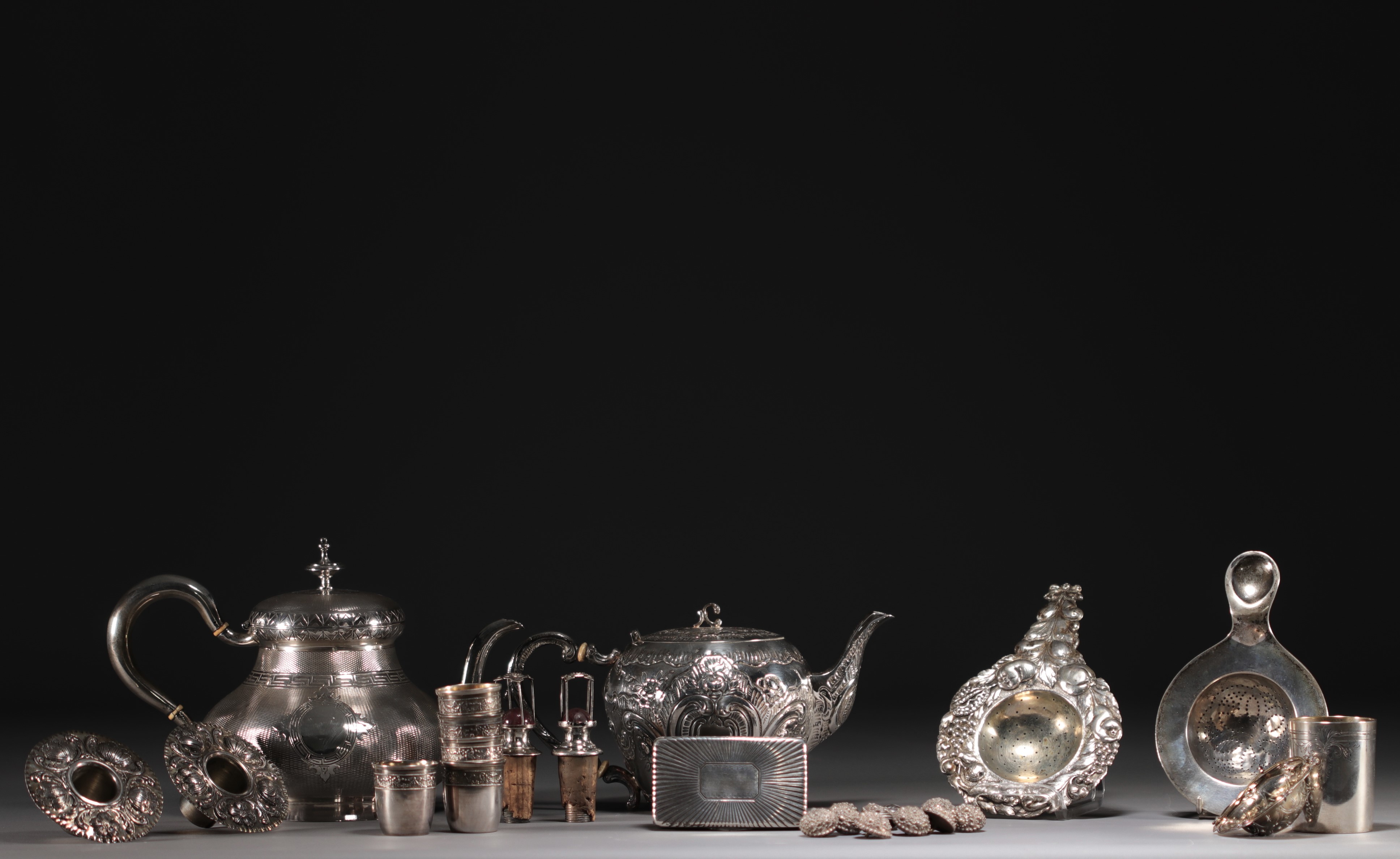 Set of various silver objects. - Image 2 of 2