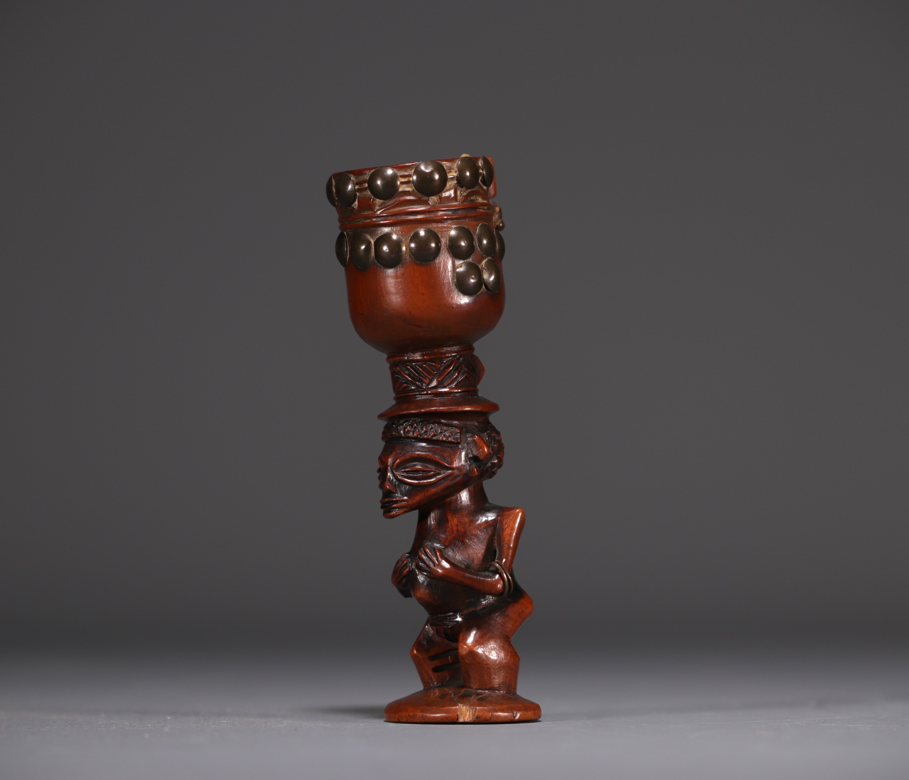 Chokwe tobacco mortar in carved wood with brass nails, early 20th century.