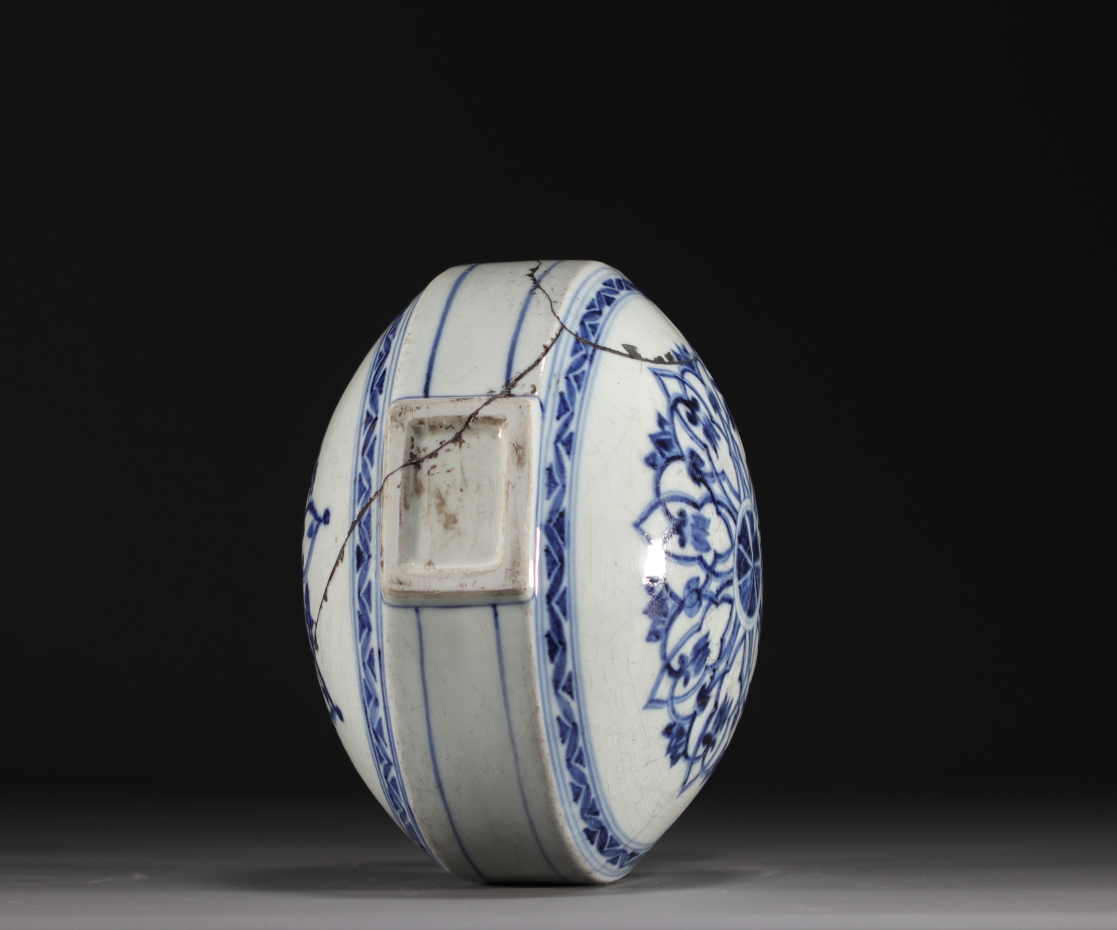 China - "Gourd" vase in blue-white porcelain, Xuande mark, Ming. - Image 6 of 6