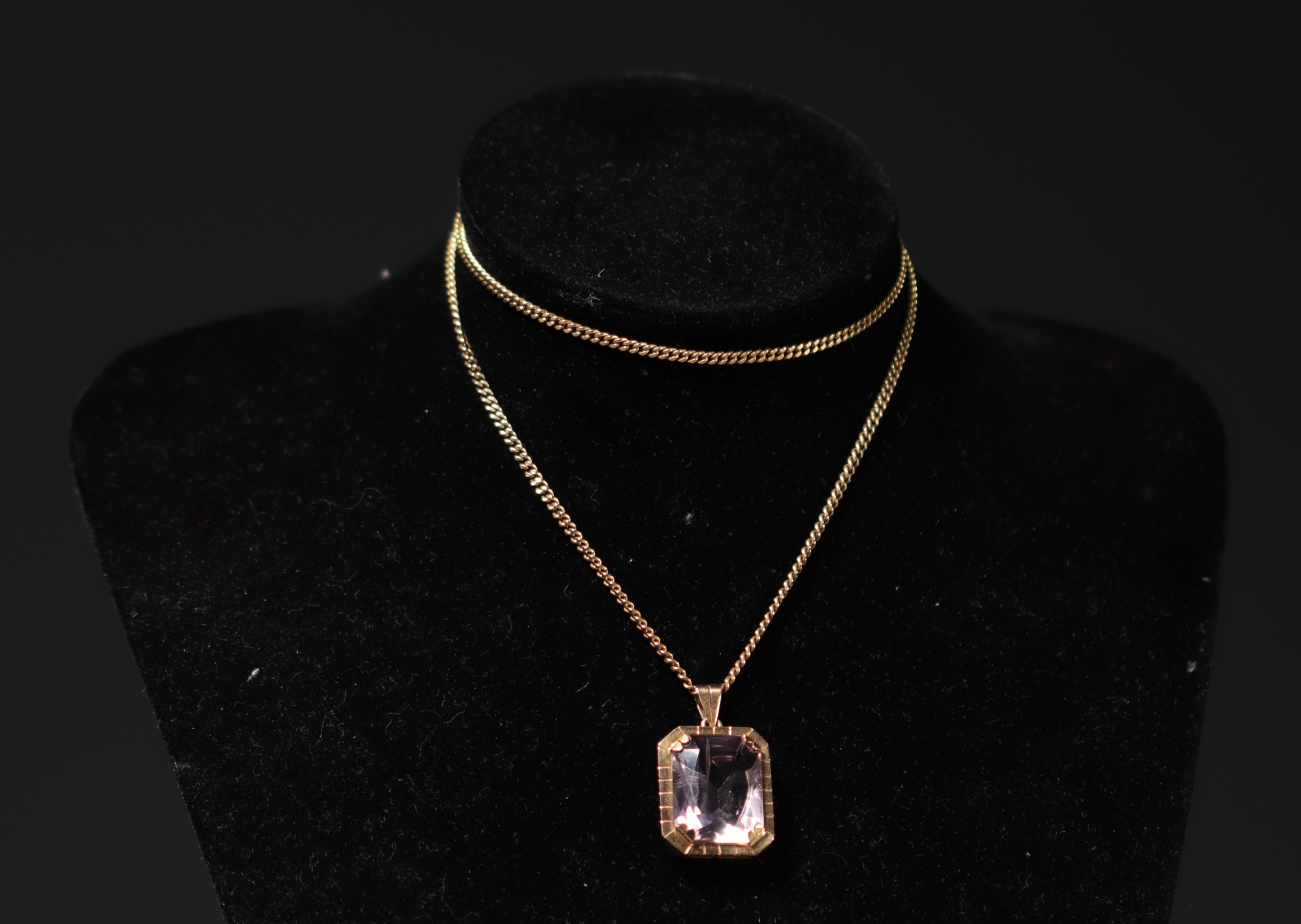 18k yellow gold pendant, octagonal-cut sapphire, total weight 28g. - Image 3 of 4