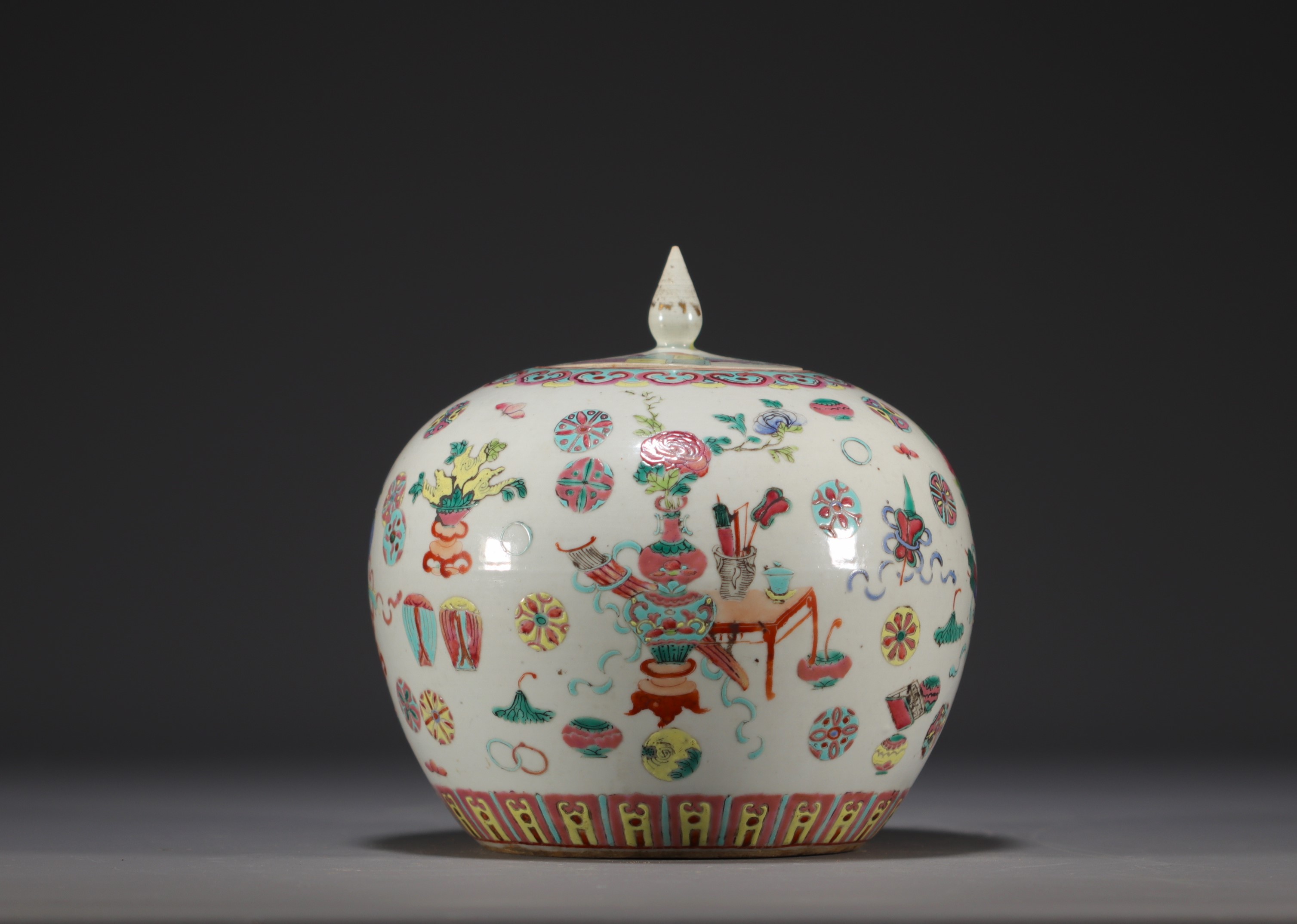 China - A famille rose porcelain ginger pot, 19th century.
