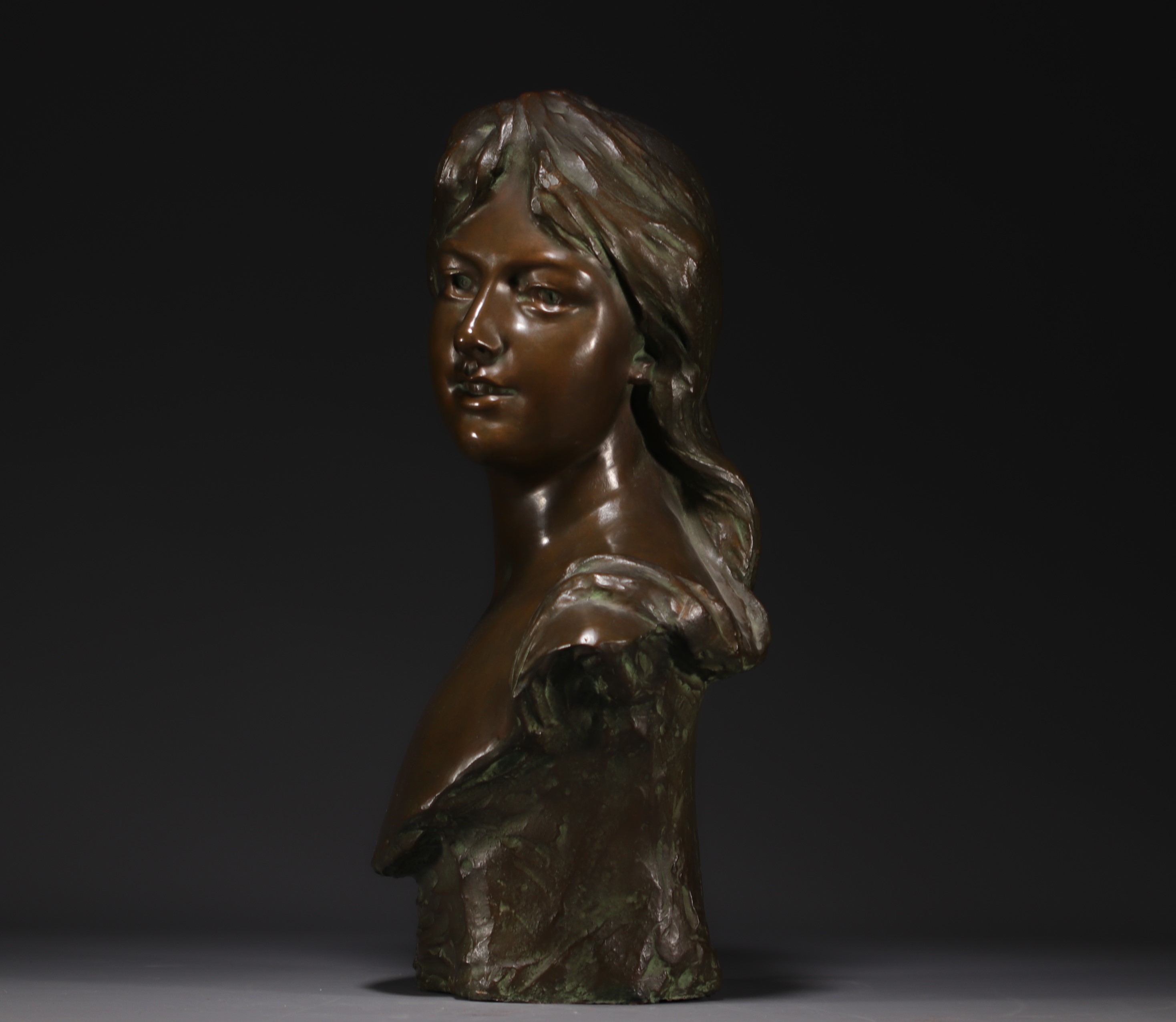 Jef LAMBEAUX (1852-1908) Bronze bust of a young woman
