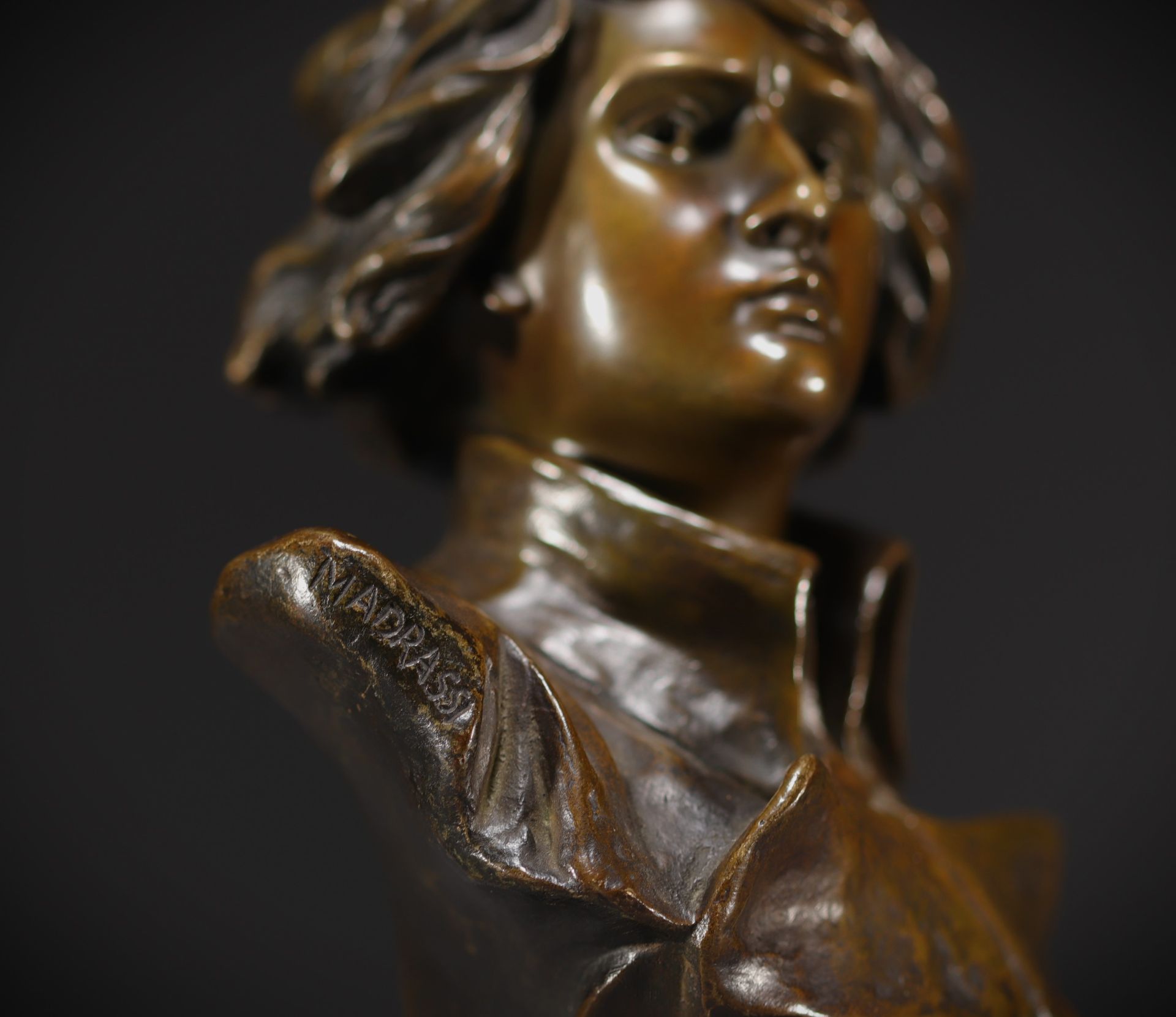 Lucas MADRASSI (1848-1919) "Young Napoleon Bonaparte" Bust in bronze with brown patina. - Image 5 of 6