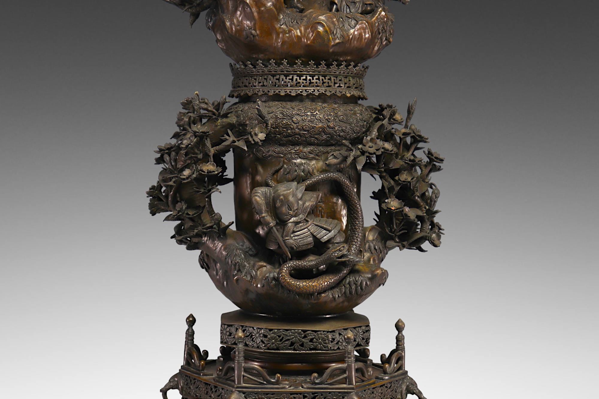 Japan, imposing bronze incense burner, Meiji period. - Image 2 of 5