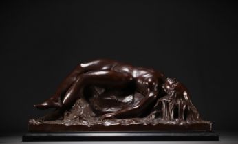 Johan DE MAEGT (1906-1987) "Reclining nude woman" Imposing sculpture in bronze with brown patina on