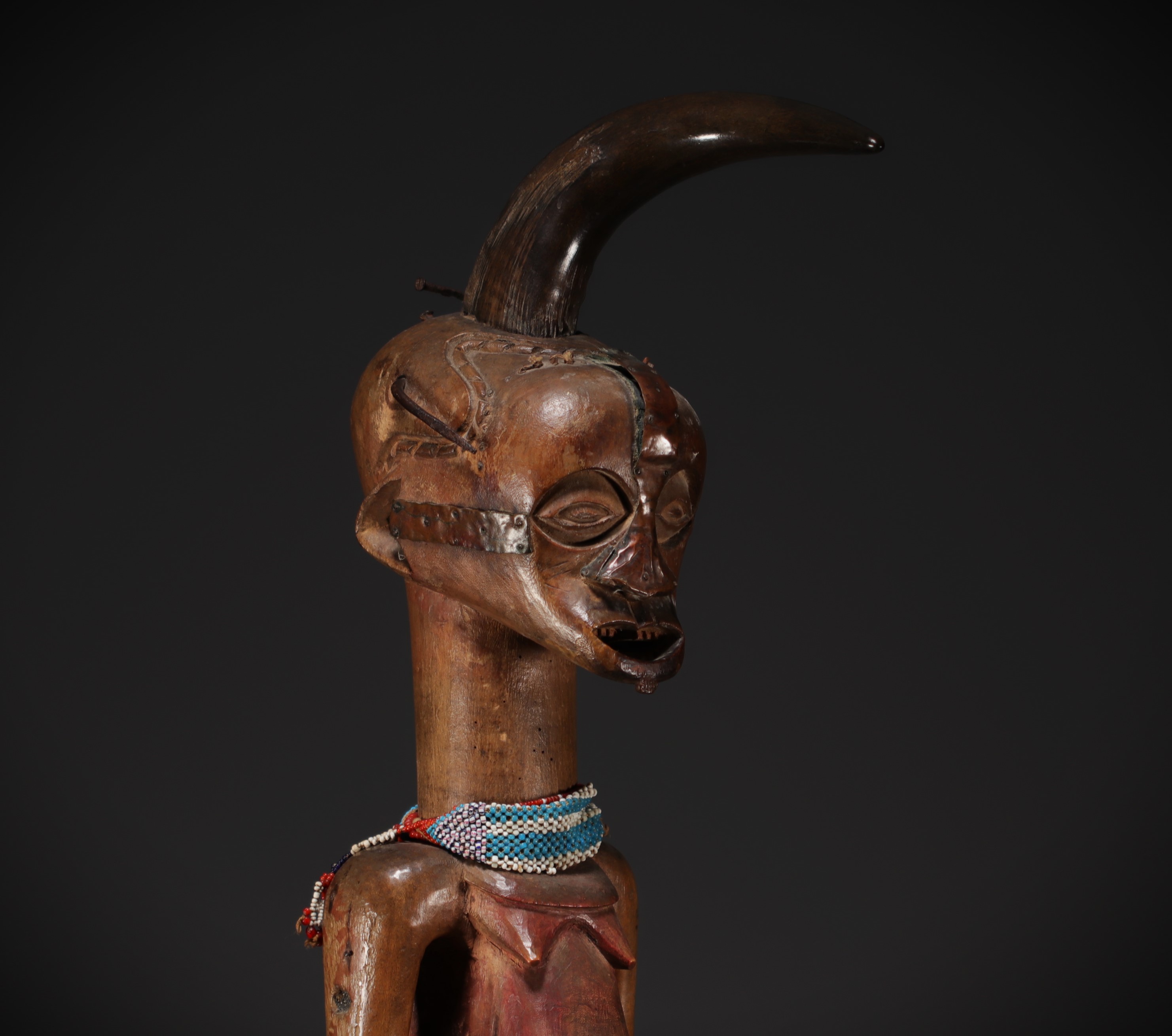 Important SONGYE male statue from the TSHOFA region, collected around 1900. - Image 8 of 9