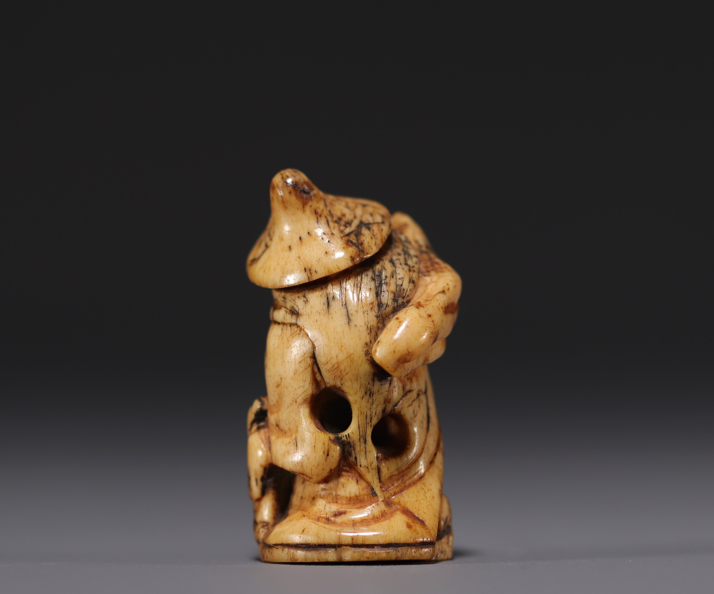 Japan - Netsuke, bone figure, 18th century. - Image 4 of 4