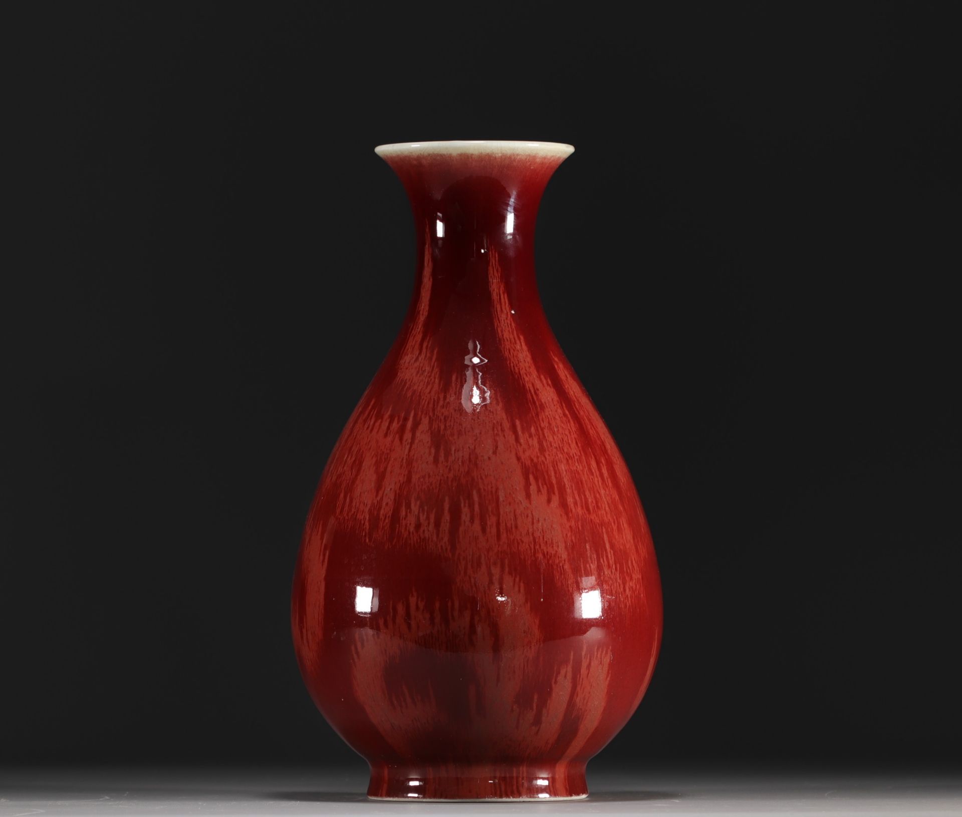 China - Oxblood porcelain vase, Qing period. - Bild 2 aus 5