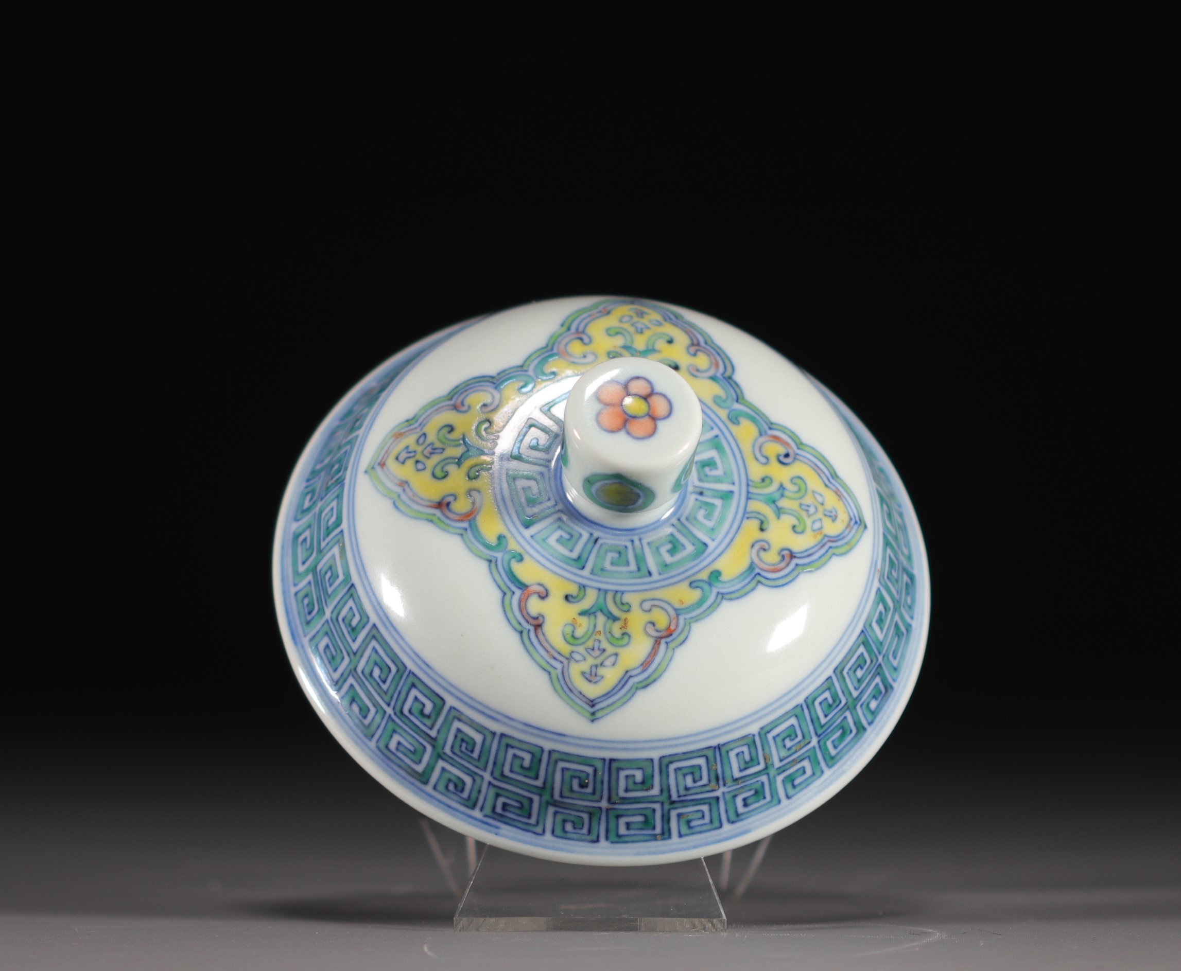 China - Ducai porcelain "Dou" covered vase, bronze mounting, Qianlong mark. - Image 5 of 9