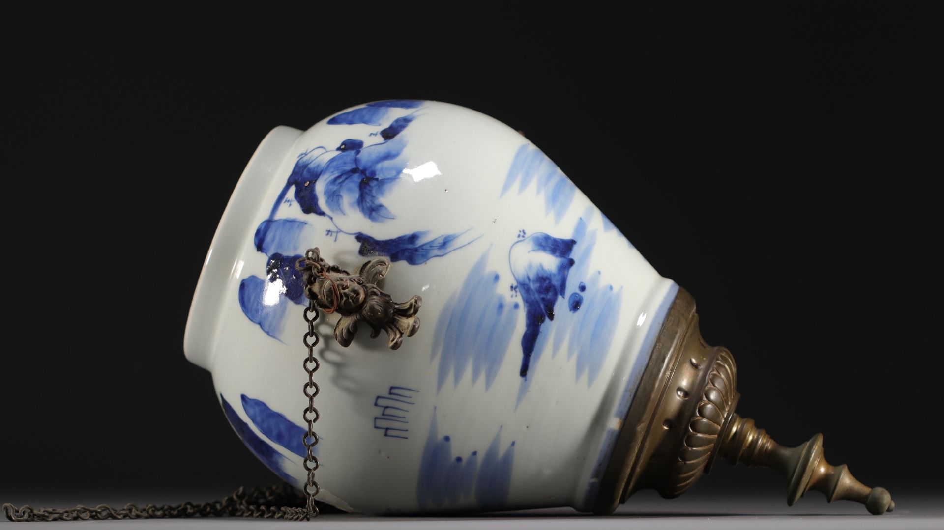 China - Blue and white porcelain vase with landscape design, mounted in a "lantern" shape. - Bild 2 aus 4