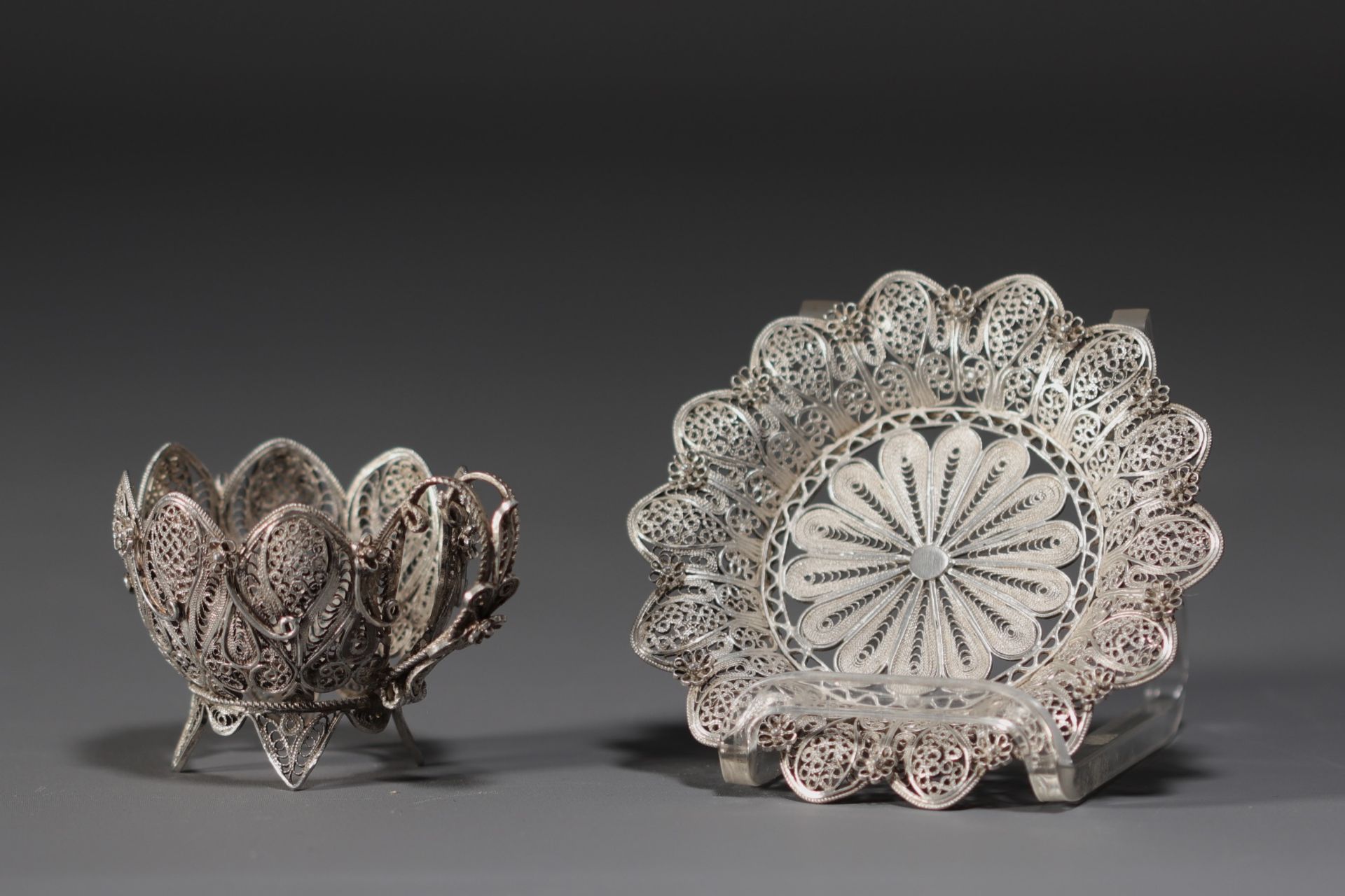 Ottoman Art - "face to face" silver filigree service, porcelain cups, 19th century. - Bild 2 aus 4