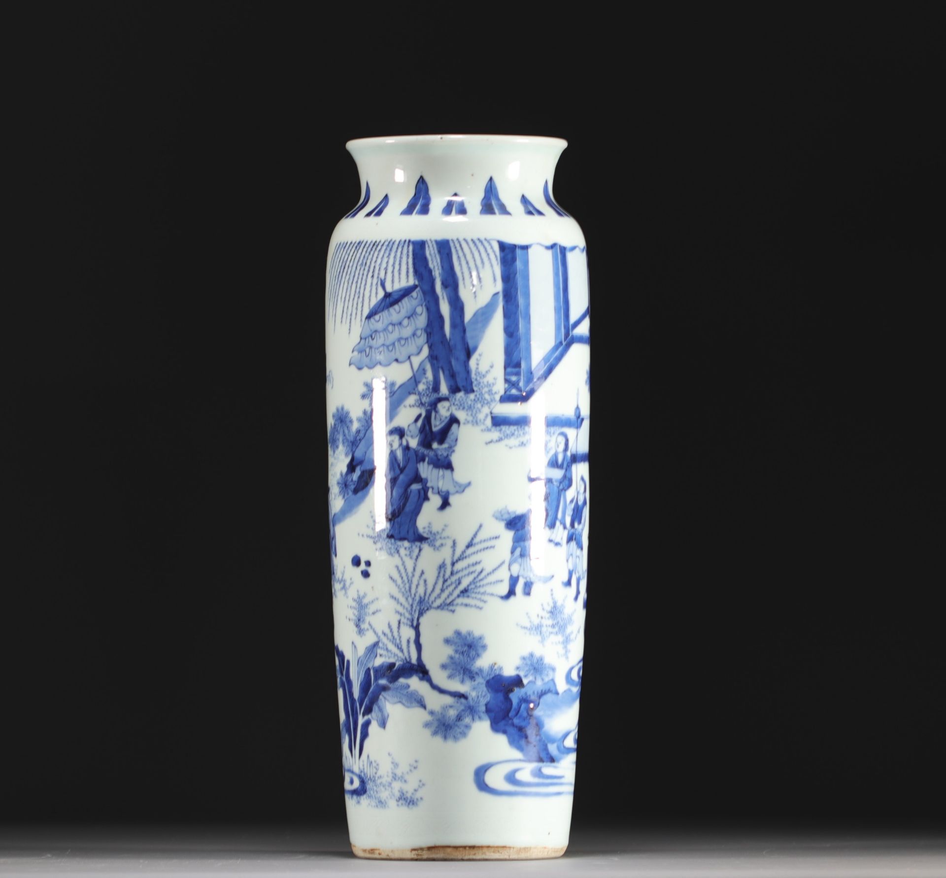 China - Large blue-white porcelain vase with figures, Transition period.