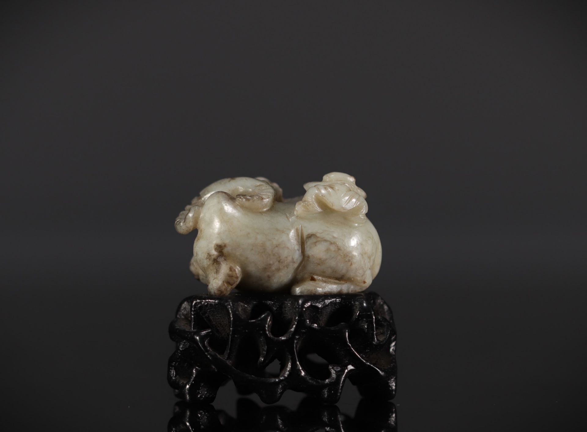 China - Carved jade buffalo, Ming period. - Bild 8 aus 8