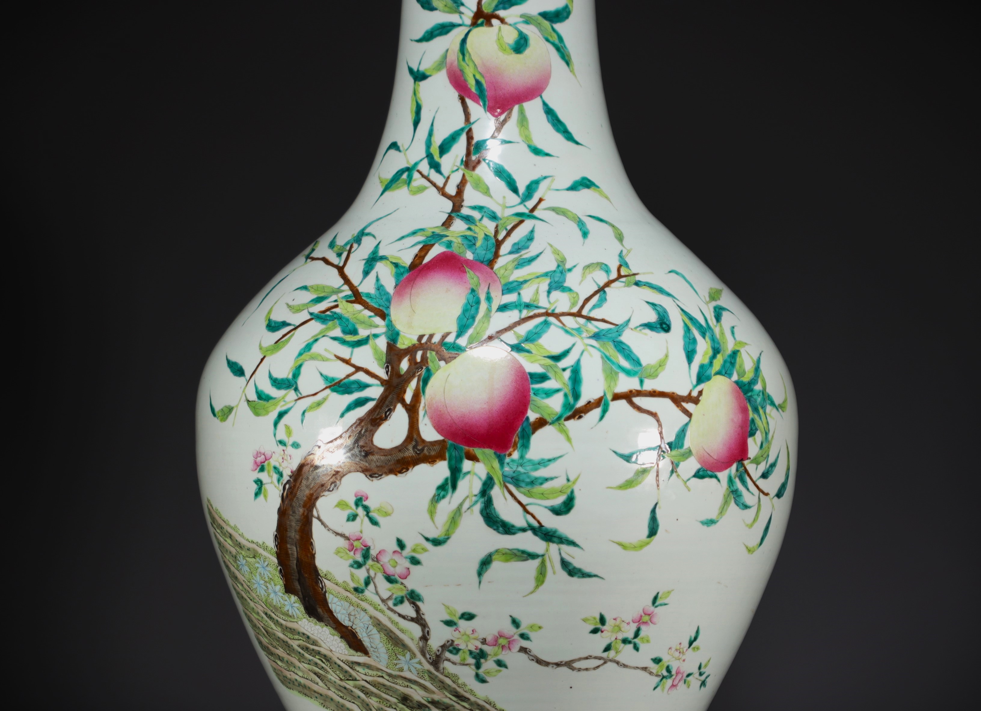China - Imposing famille rose porcelain vase with nine peaches design, Qing dynasty. (100cm high) - Image 11 of 13