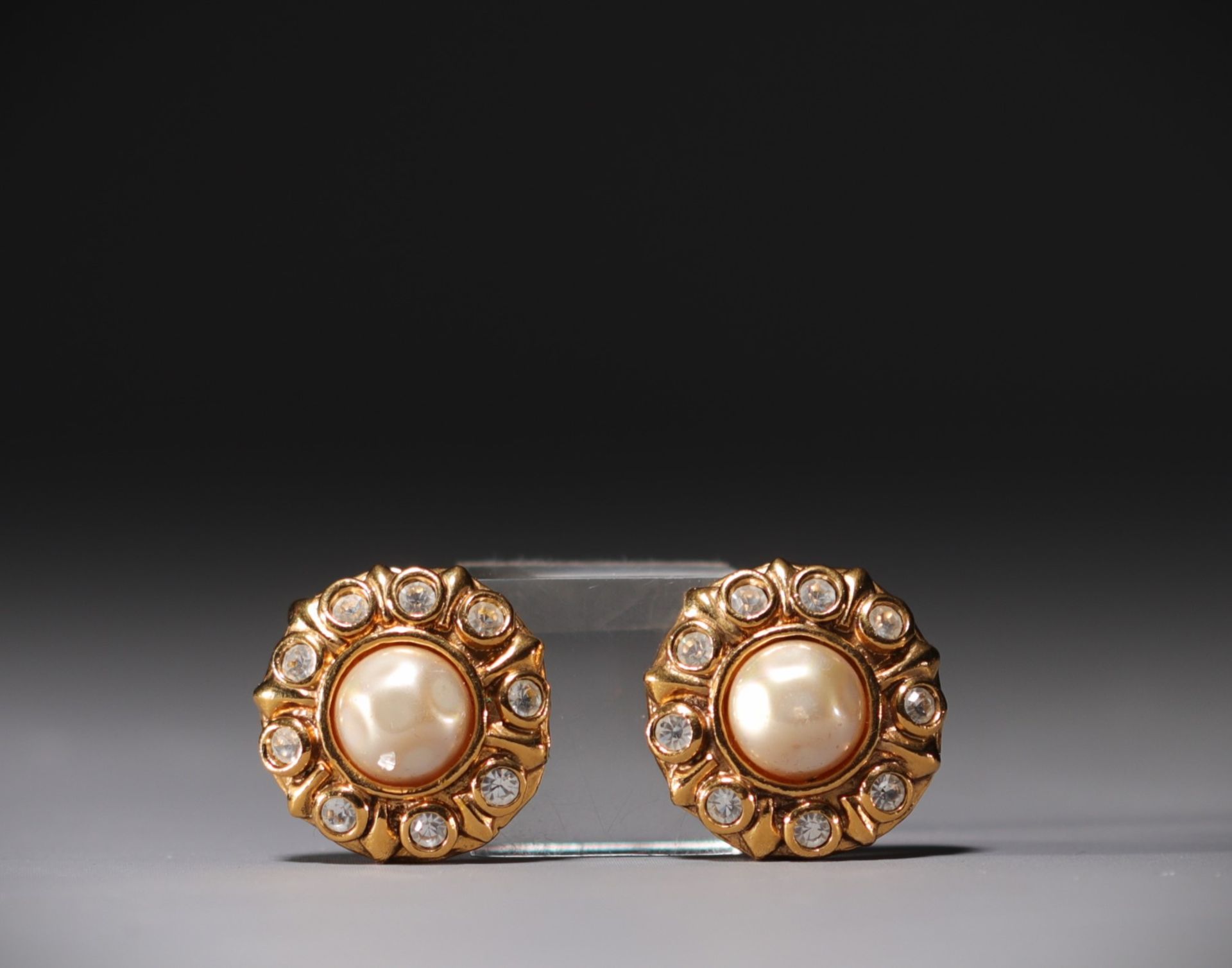 CHANEL - Pair of gold-tone earrings, rhinestones and mother-of-pearl cabochon.