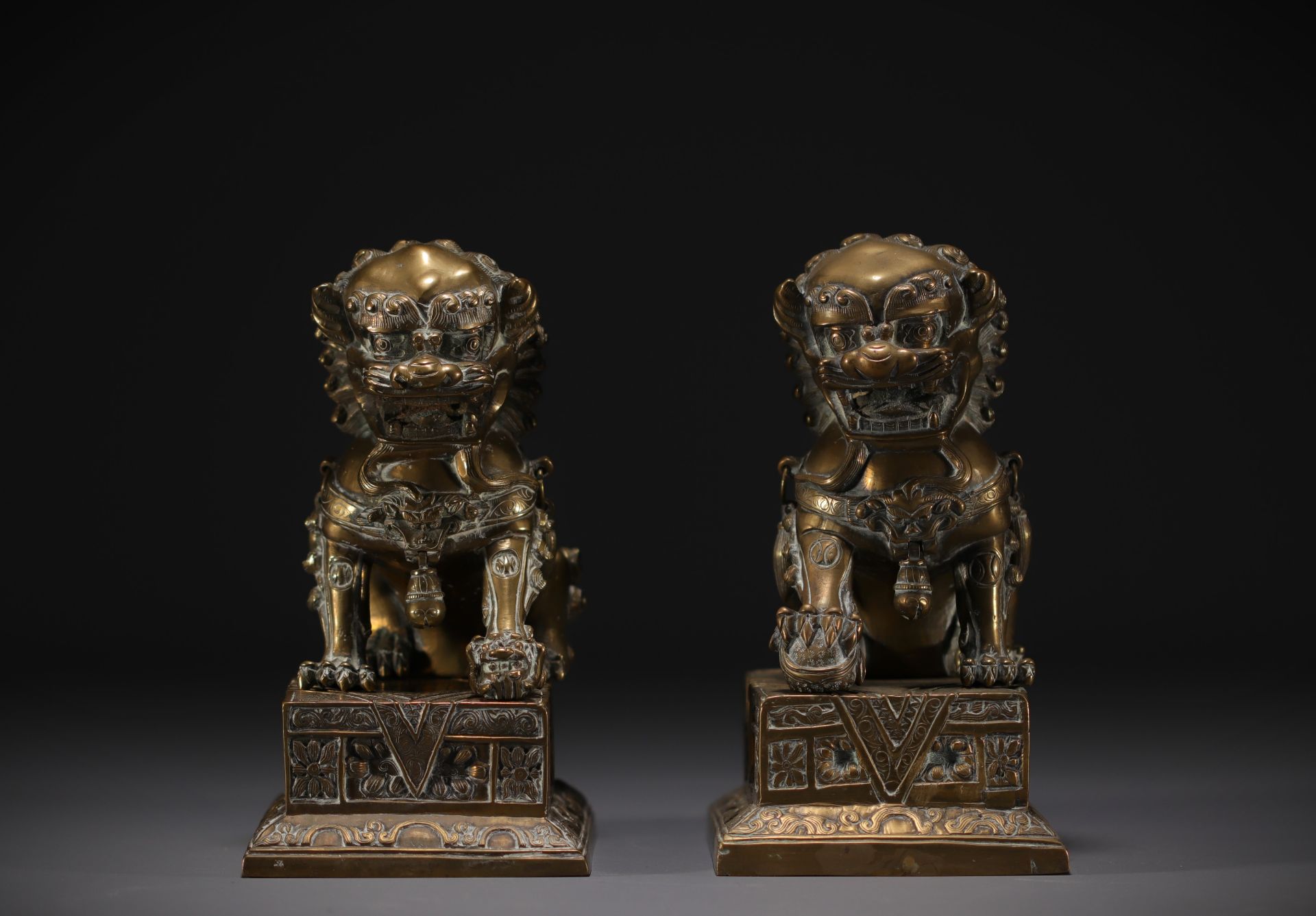 China - Pair of bronze Lions of Fo.