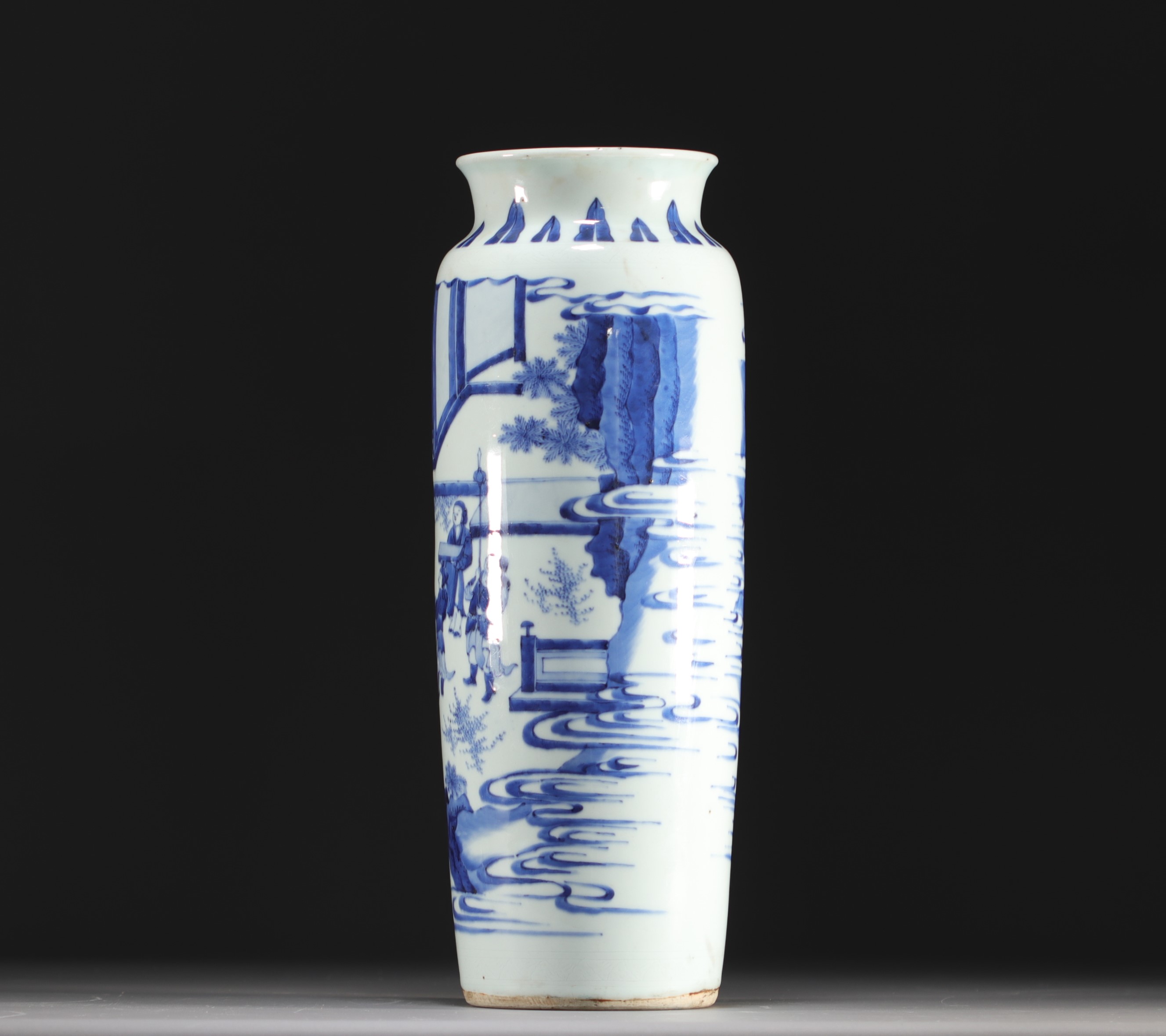 China - Large blue-white porcelain vase with figures, Transition period. - Image 4 of 9