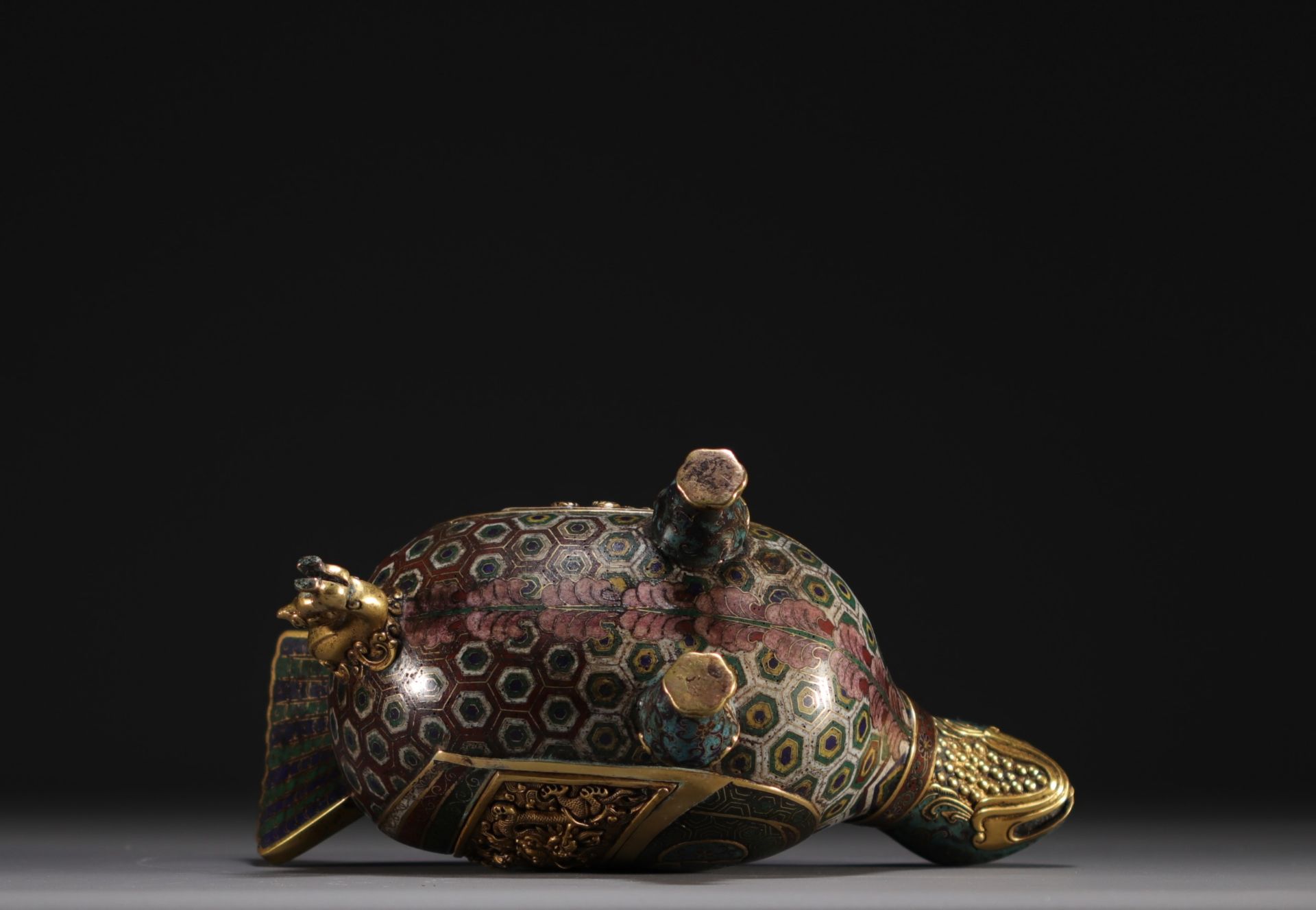 China - Bird-shaped cloisonne bronze perfume burner decorated with dragons, 18th century. - Image 6 of 7
