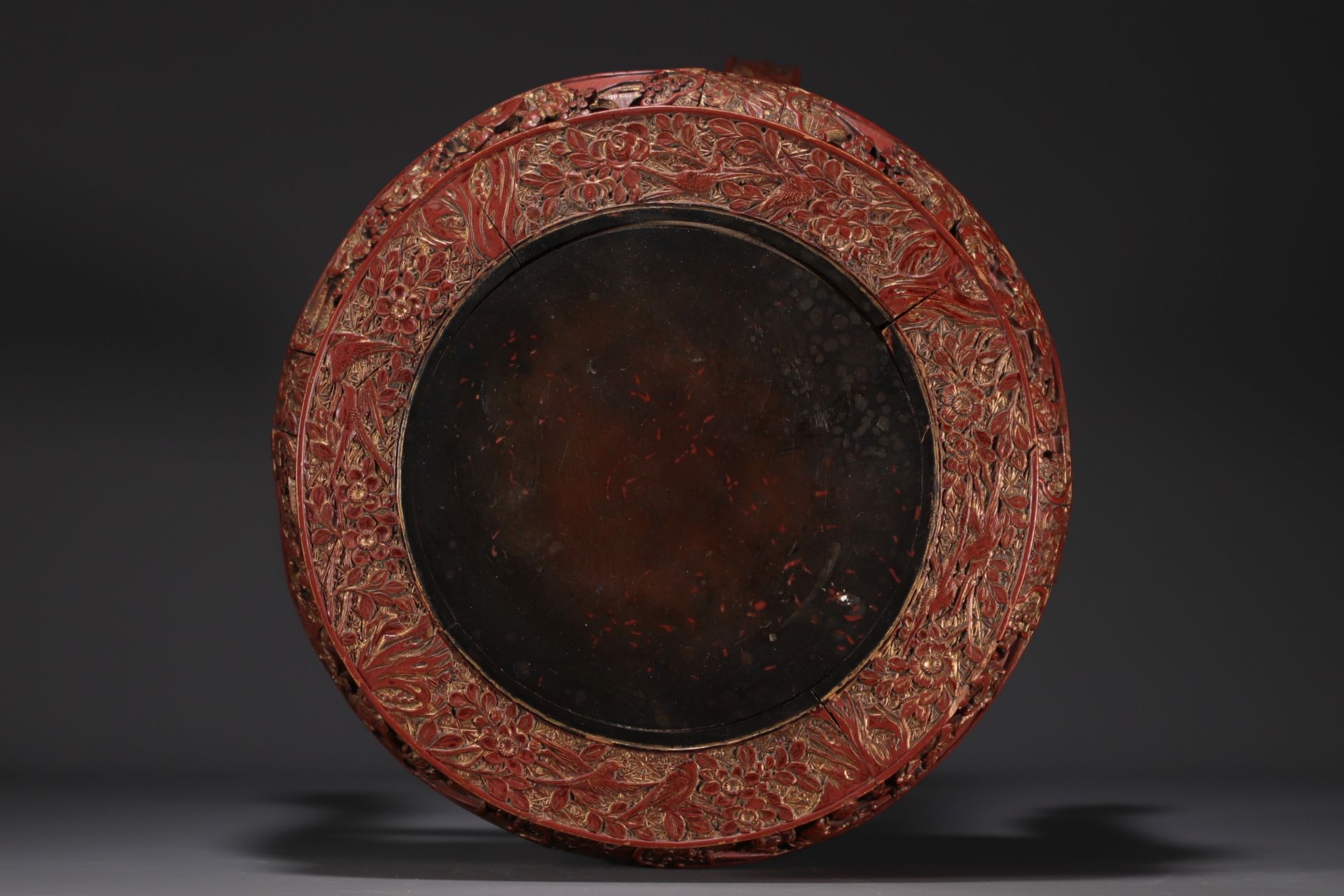 China - Small red and gold lacquer side table with carved figures and floral motifs, late 19th centu - Image 2 of 4