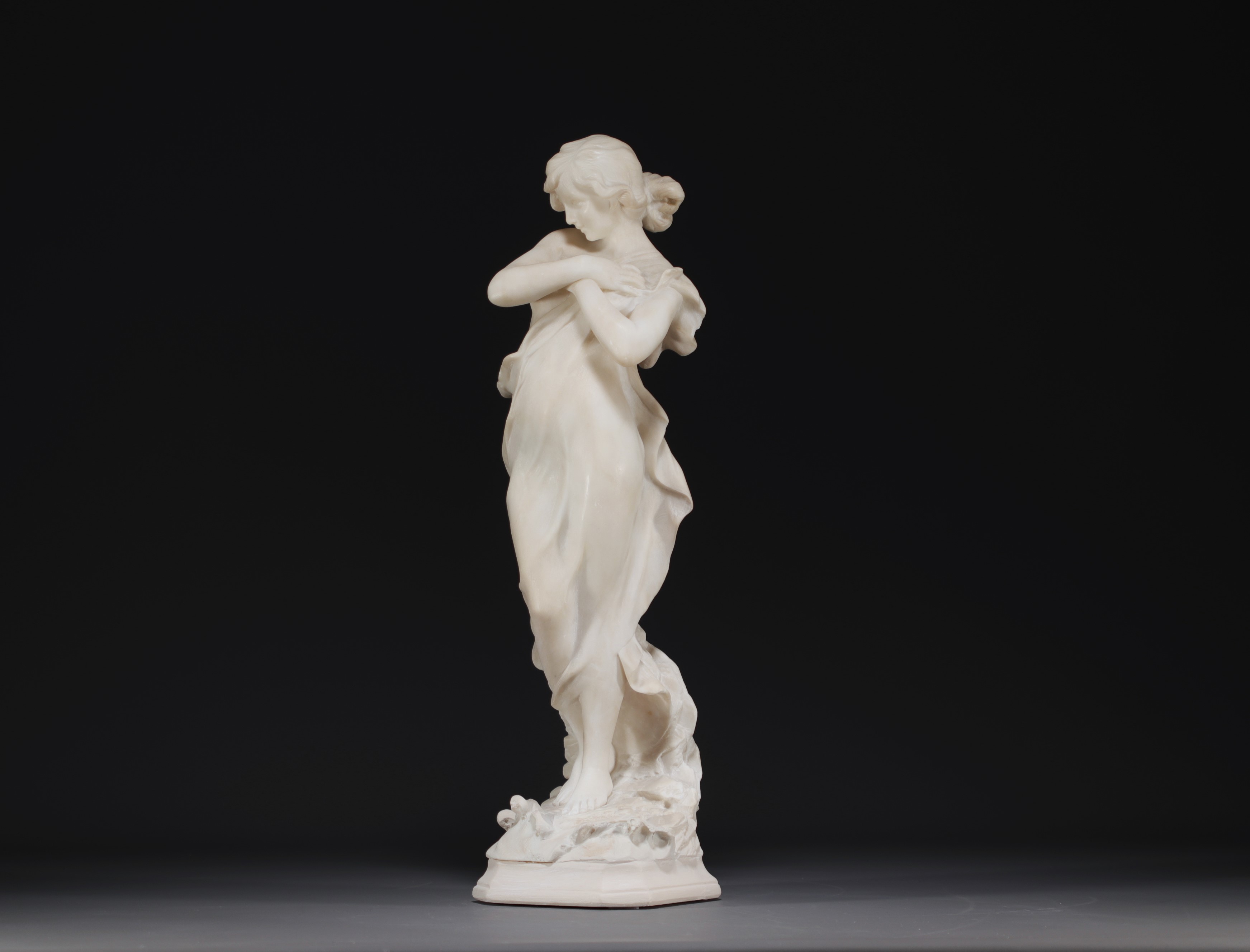 "Jeune Nymphe" Large white marble sculpture, 19th century.