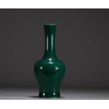 China - Green monochrome porcelain vase, Qing period.