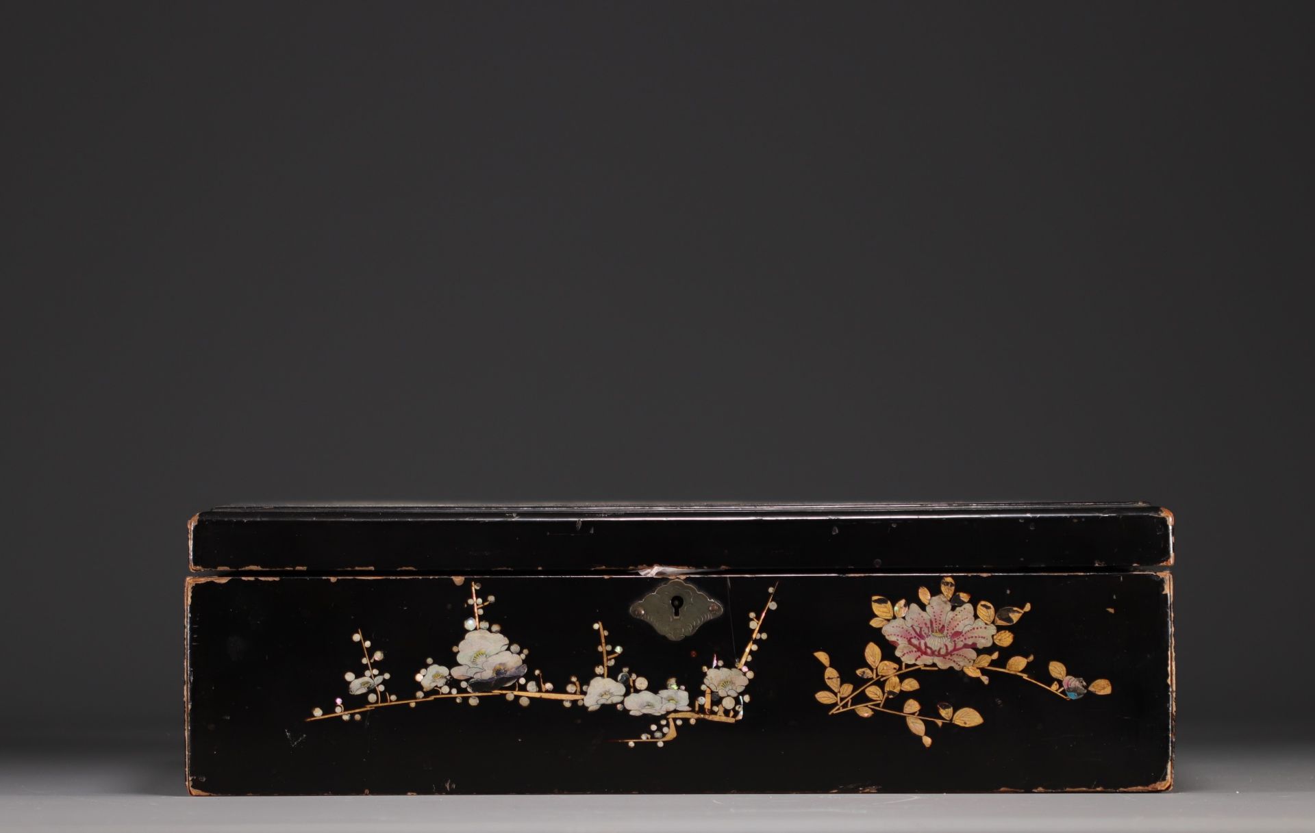 Japan - Nagasaki lacquer and marquetry Masonic chest, Edo, 19th century. - Bild 2 aus 5