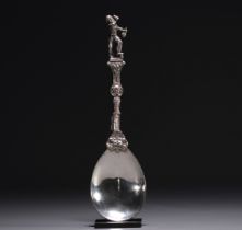 Solid silver ragout spoon surmounted by a pitre, court entertainer, 18th century.