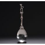 Solid silver ragout spoon surmounted by a pitre, court entertainer, 18th century.