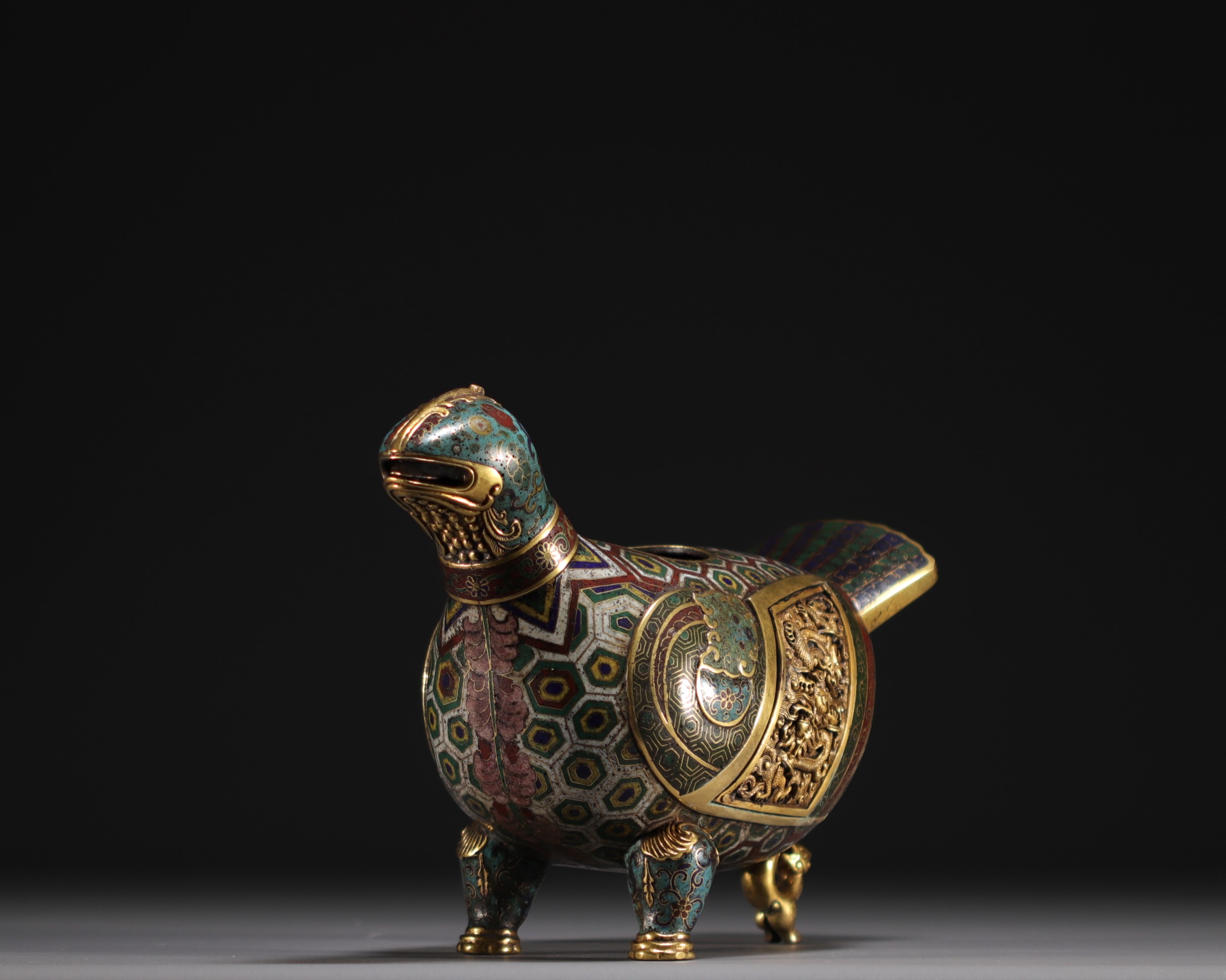 China - Bird-shaped cloisonne bronze perfume burner decorated with dragons, 18th century. - Image 3 of 7