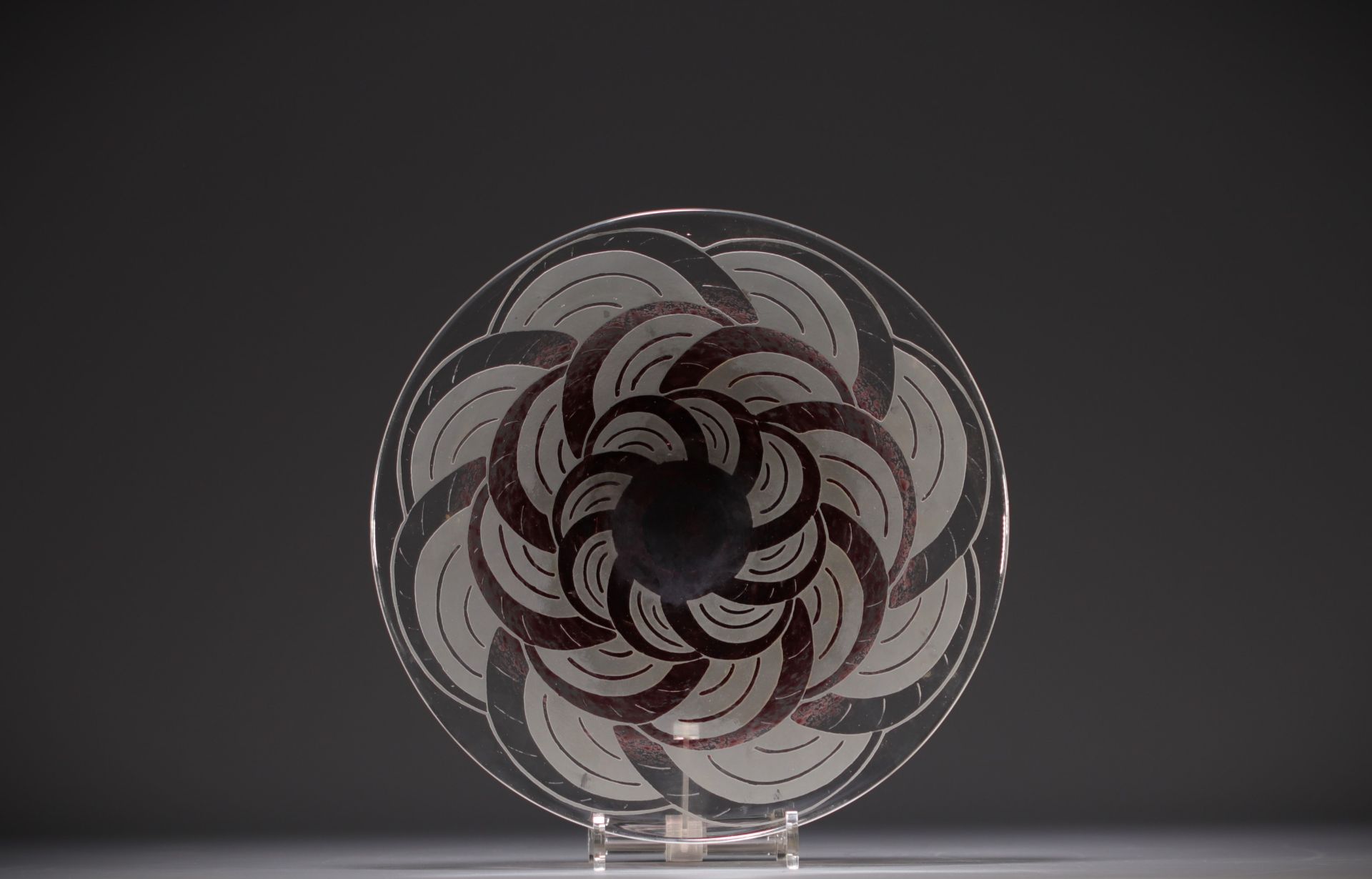 Le verre Francais - Multilayer glass centrepiece.