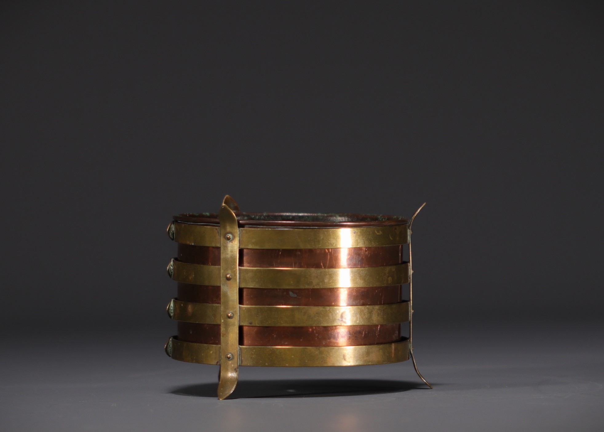 Gustave SERRURIER-BOVY (1858-1910) in the style of small copper and brass jardiniere. - Image 2 of 3