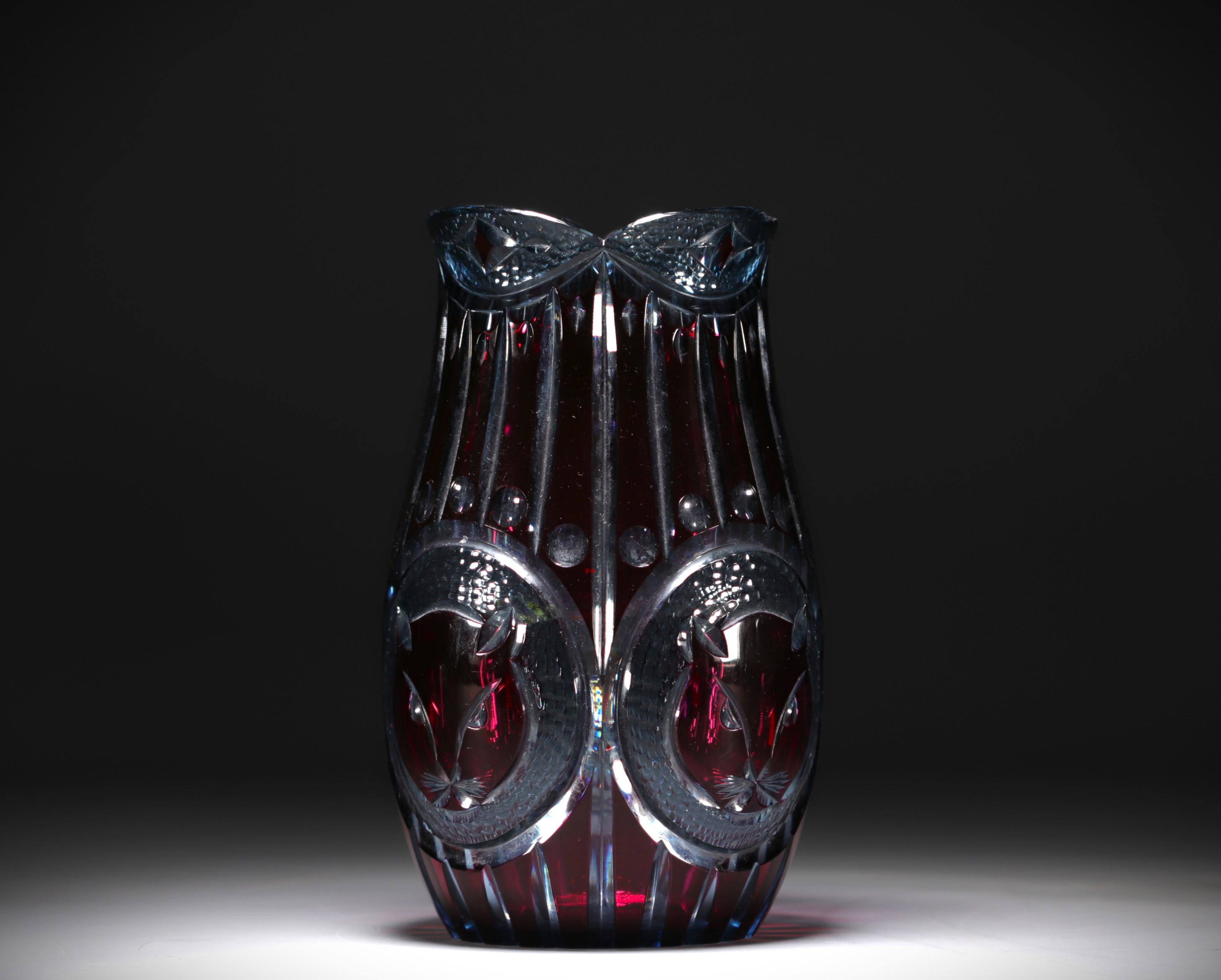 Val Saint Lambert - Rare Art Deco vase decorated with a cat's head in red with blue lining. - Image 3 of 4