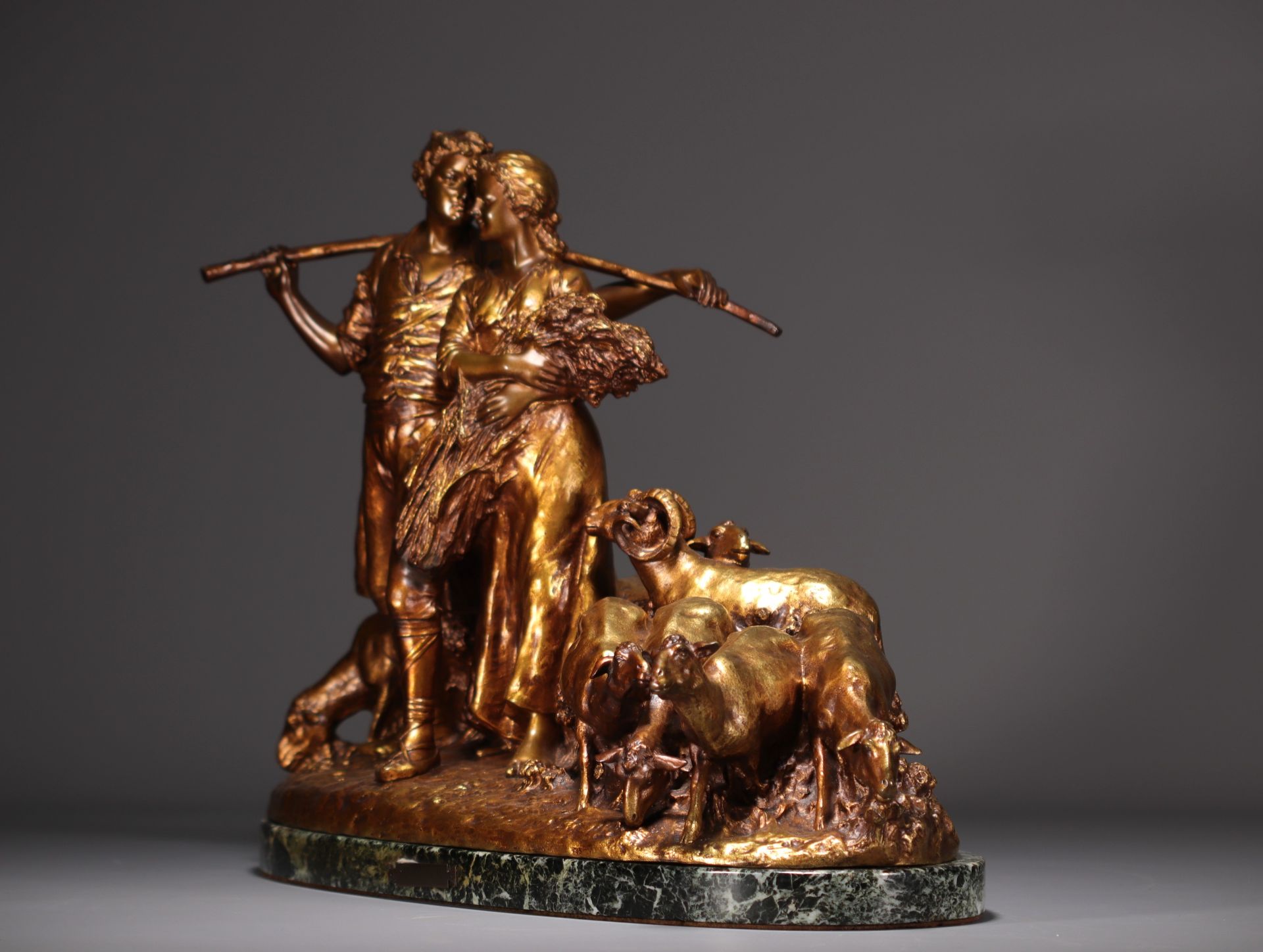 Joseph d'ASTE (1881-1945) "Couple of shepherds and sheep" Bronze with golden patina on marble base. - Bild 3 aus 4