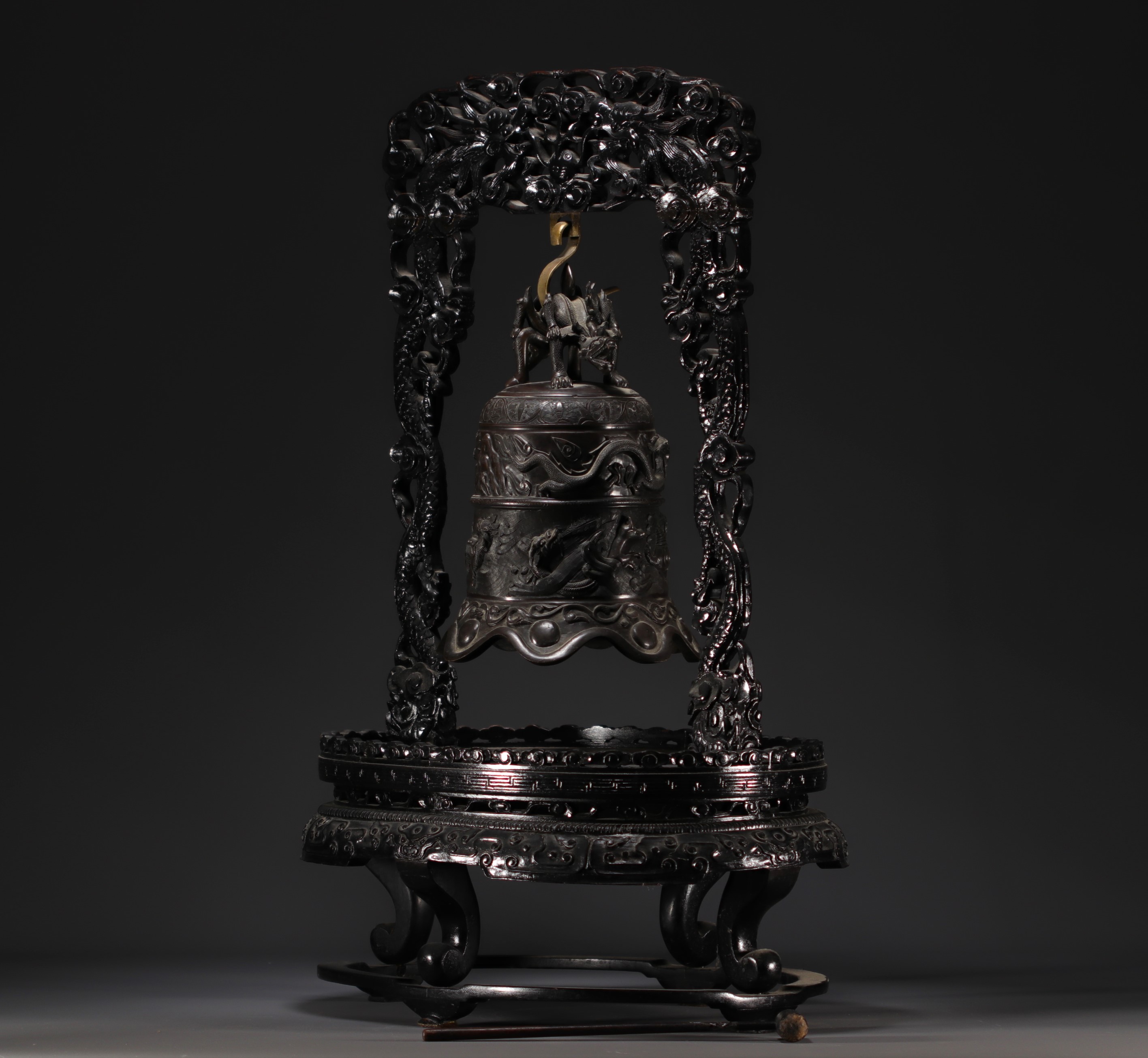 China - Bronze bell surmounted by a dragon, supported by a carved wooden base, circa 1900. - Image 5 of 7