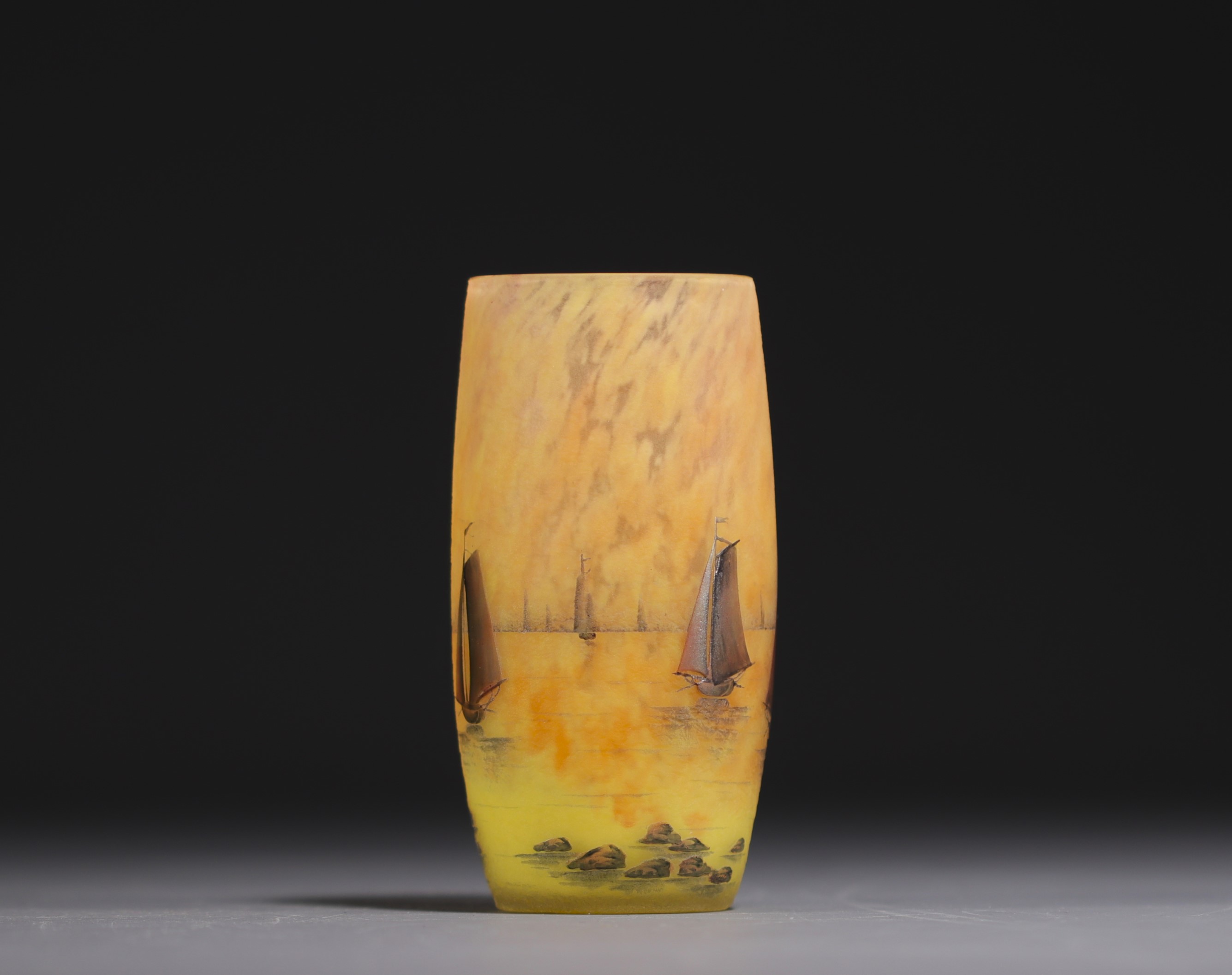 DAUM Nancy - Small shaded and enamelled glass vase with sailboats design, signed under the base. - Image 3 of 5